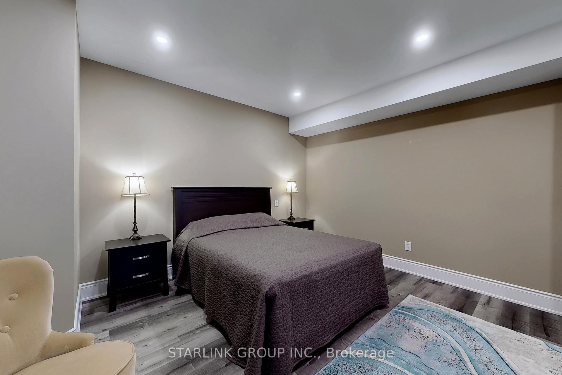6 Bedrooms Condo at 729 Hidden Grove,  Mississauga For sale