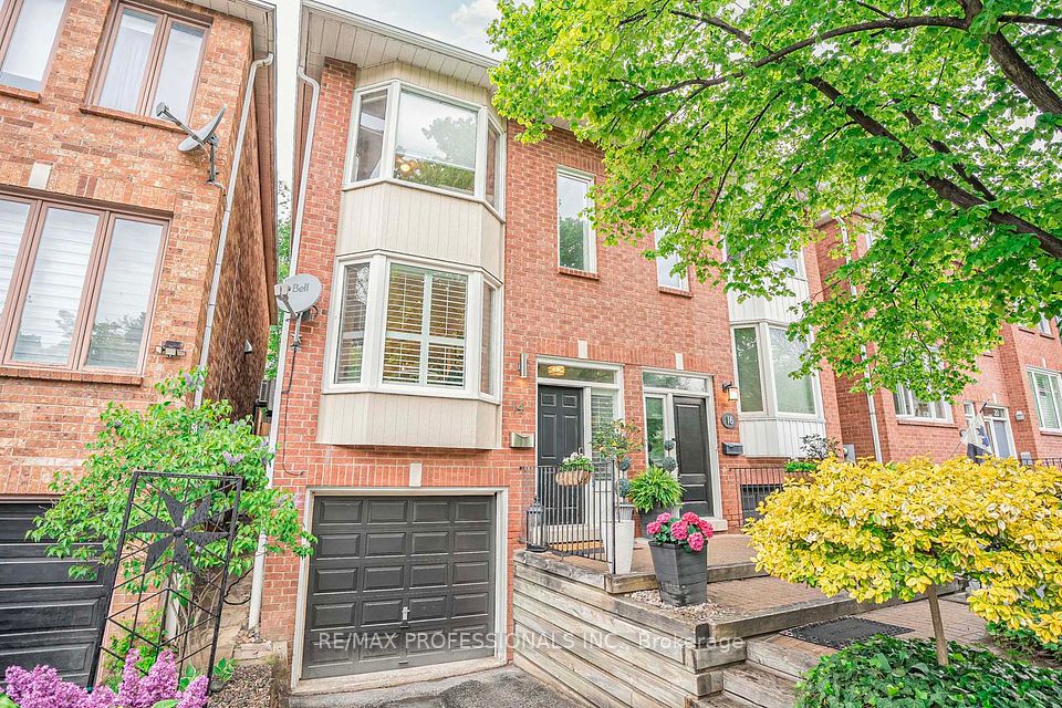 14 Kellner Court, Toronto, ON M4L 3W4