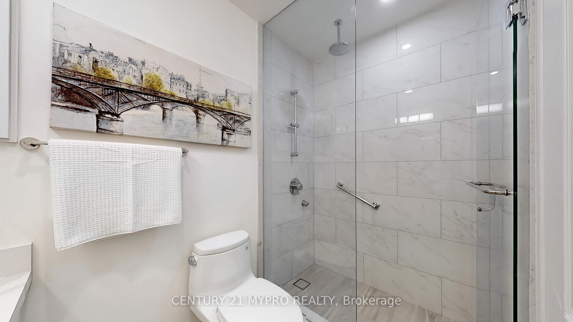 3 Bedrooms Condo at 735 New Westminster, Vaughan For sale