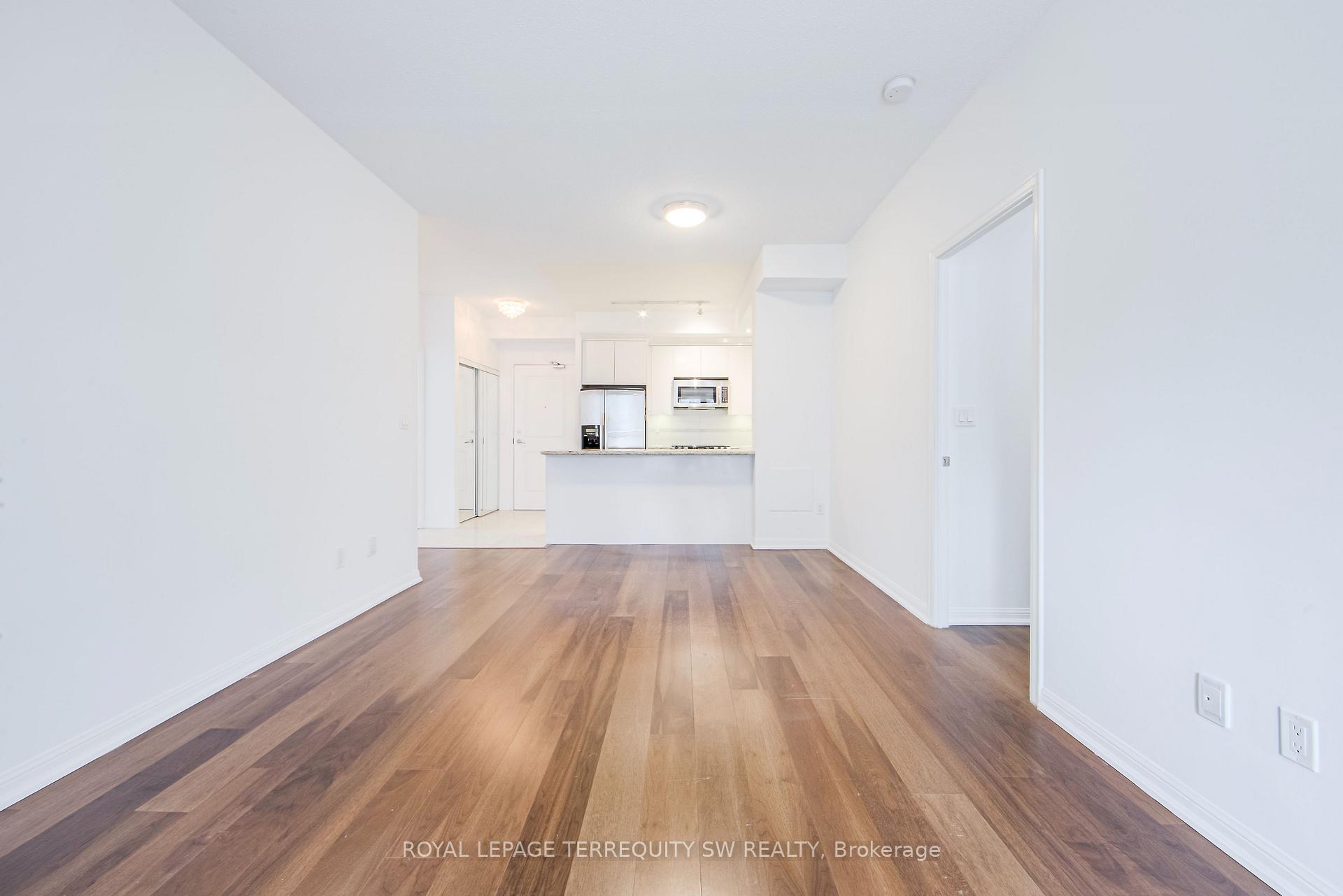 3 Bedrooms Condo at 628 Fleet, Toronto For sale