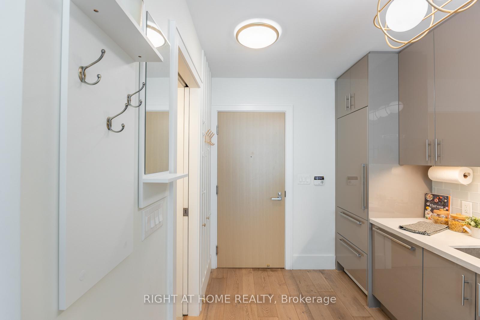 2 Bedrooms Condo at 39 Queens, Toronto For sale