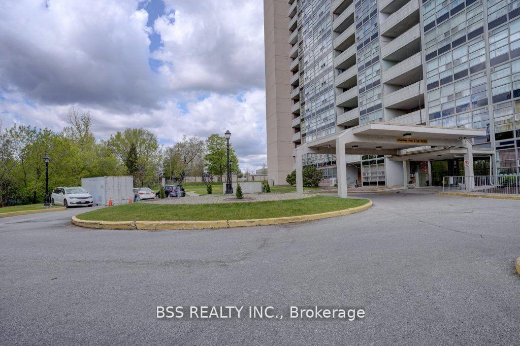 2 Bedrooms Condo at 3380 Eglinton, Toronto For sale