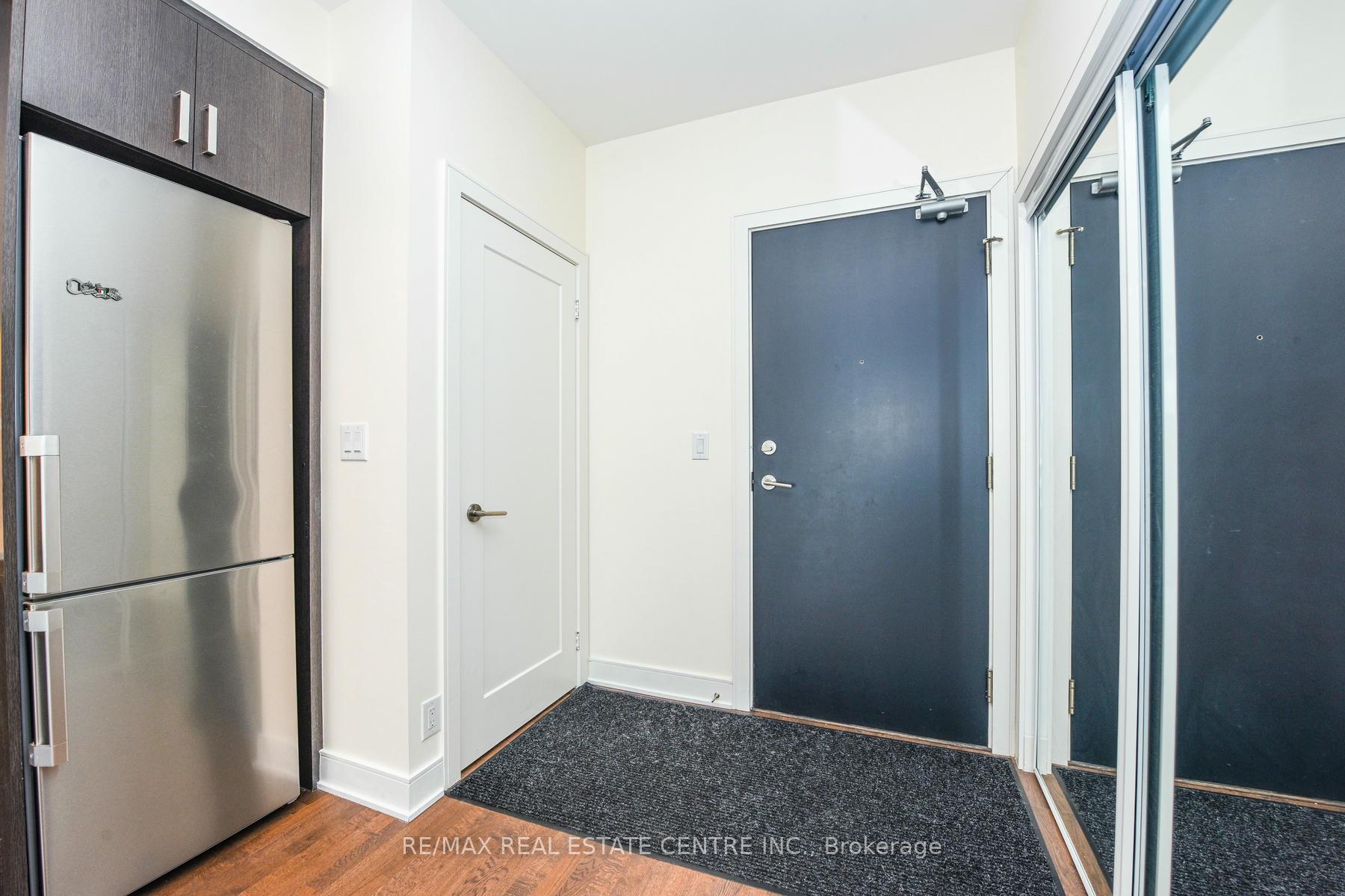 2 Bedrooms Condo at 1575 Lakeshore,  Mississauga For sale