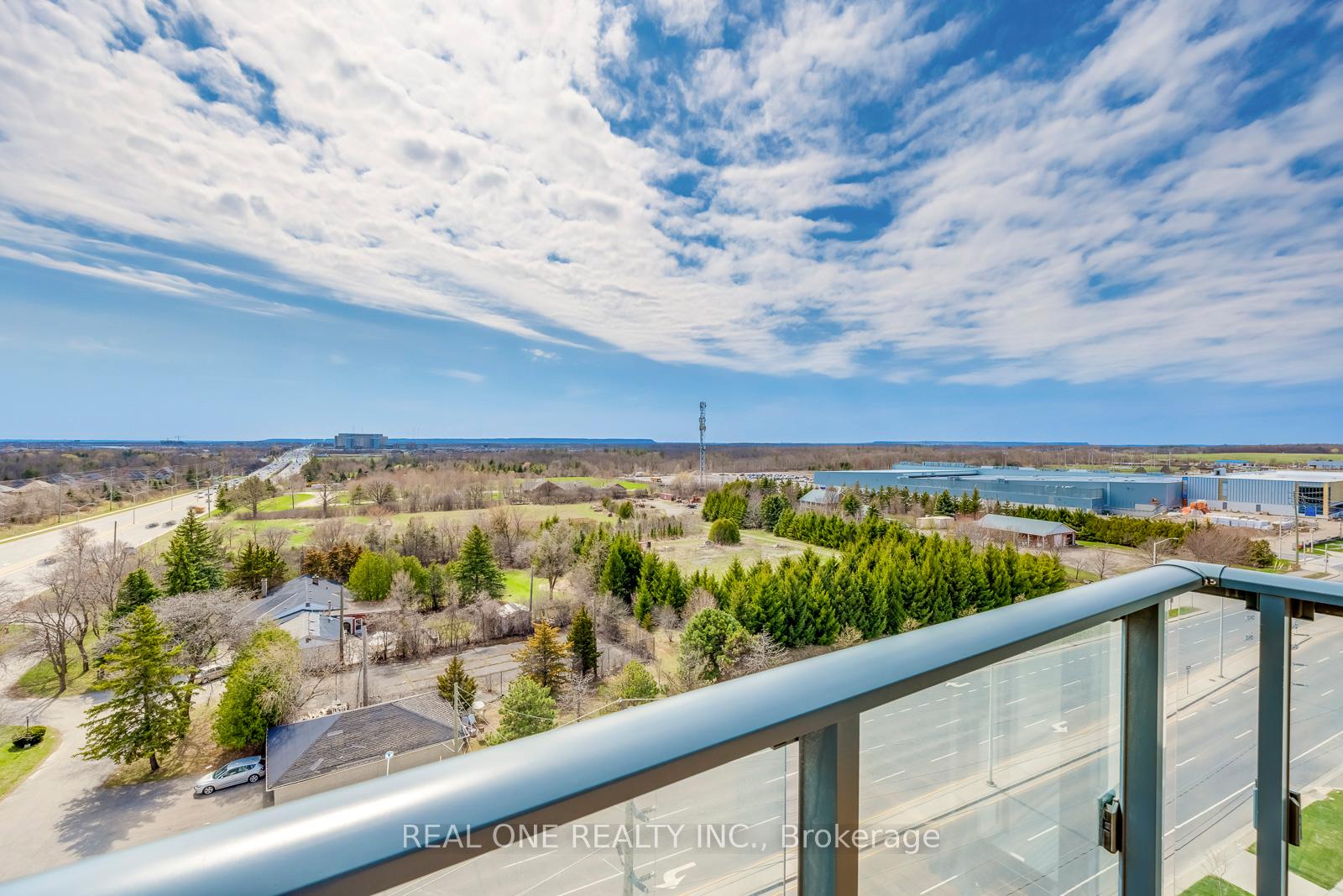 3 Bedrooms Condo at 509 Dundas, Oakville For sale