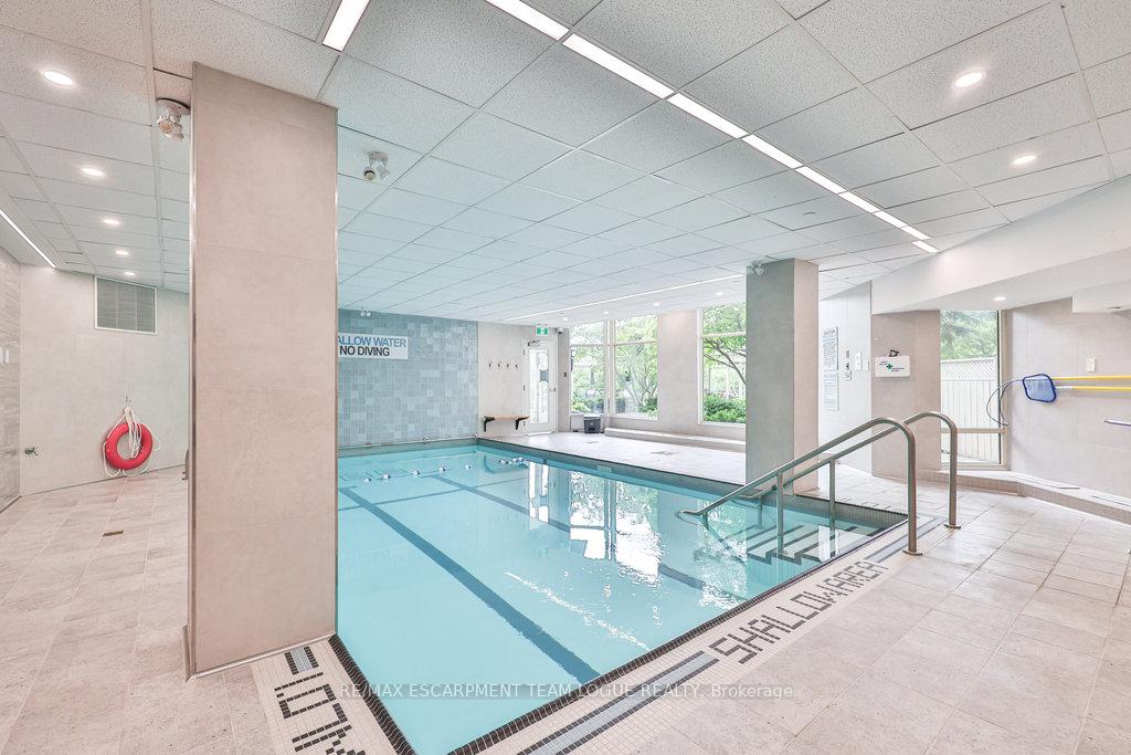 2 Bedrooms Condo at 2511 Lakeshore, Oakville For sale