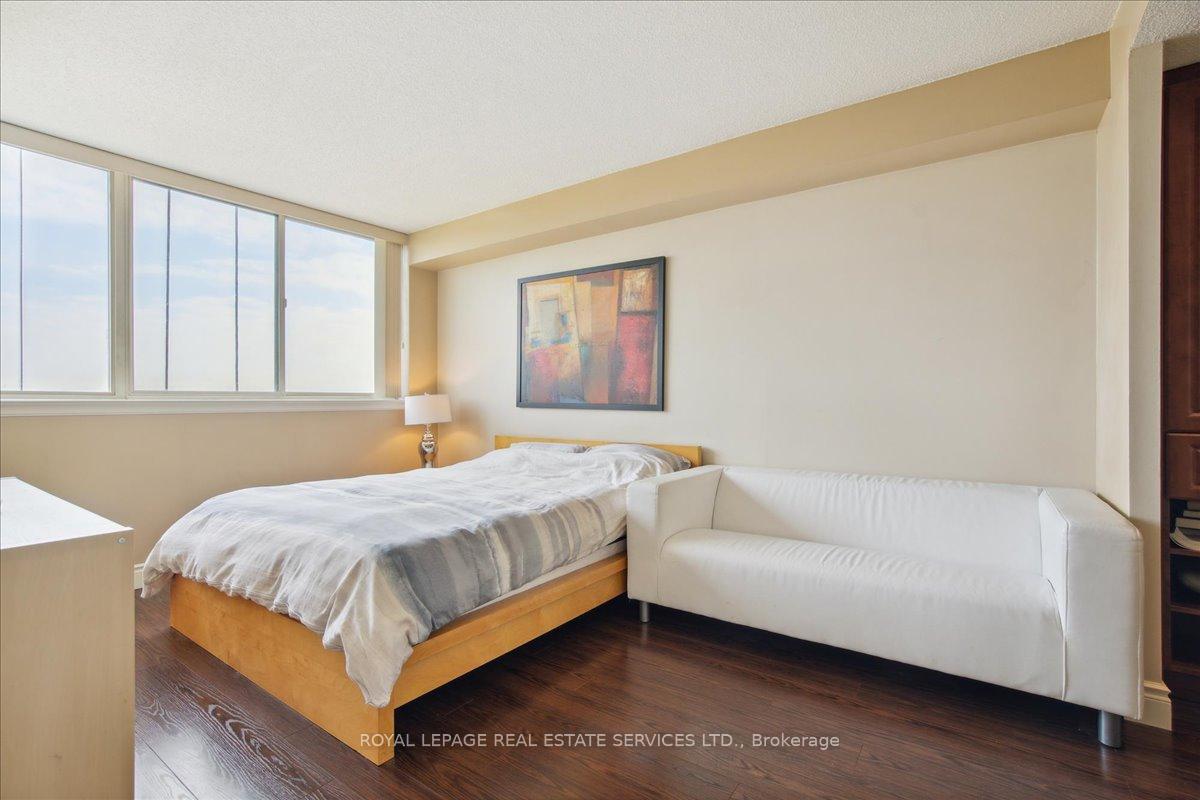 2 Bedrooms Condo at 1360 Rathburn,  Mississauga For sale