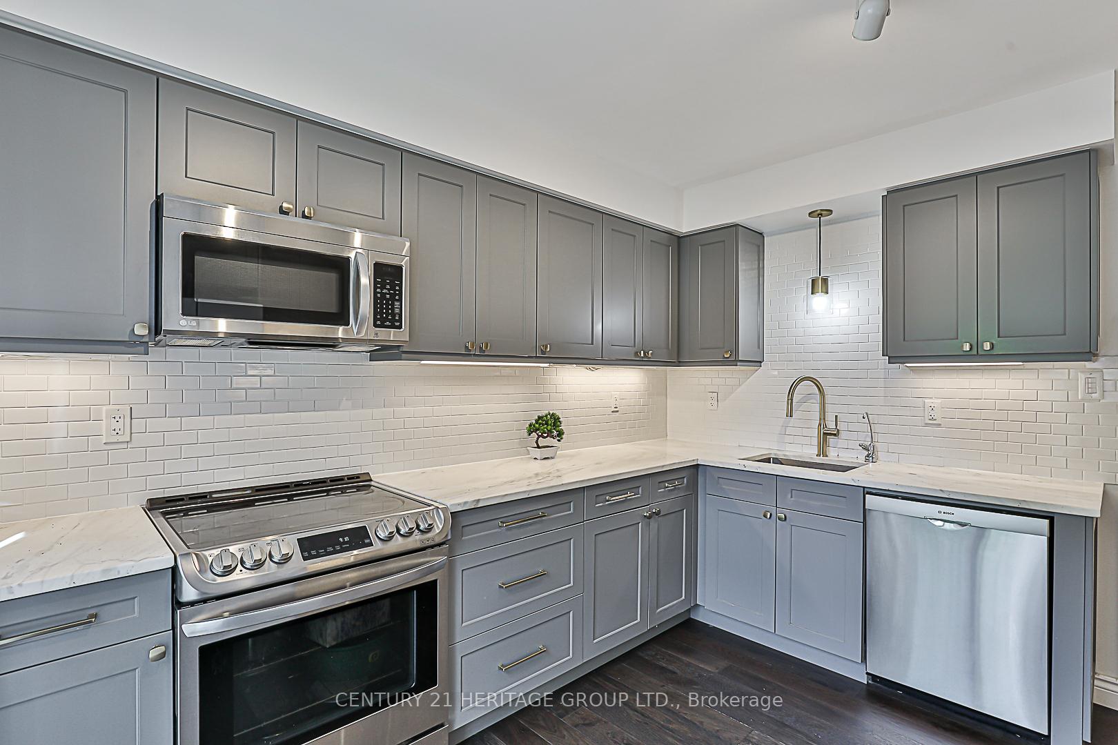 3 Bedrooms Condo at 4 Vale Carse,  Toronto For sale