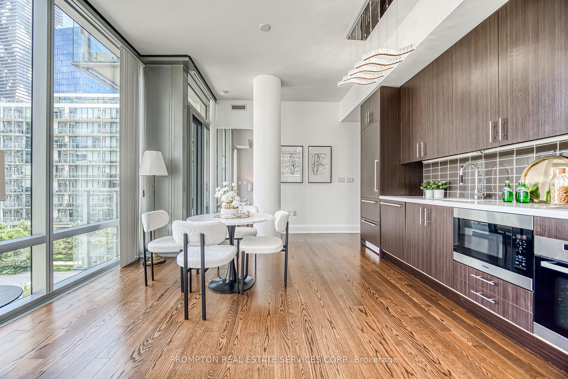 2 Bedrooms Condo at 39 Queens, Toronto For sale