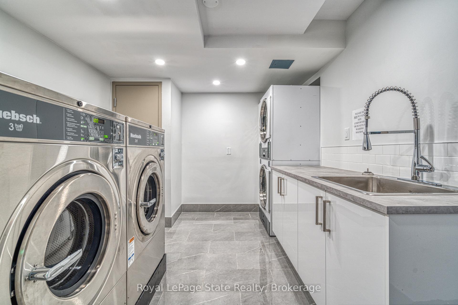 2 Bedrooms Condo at 500 Green,  Hamilton For sale