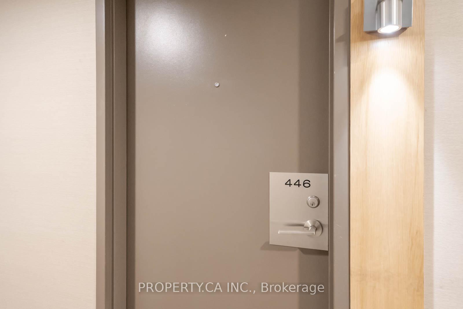 2 Bedrooms Condo at 5 Hanna, Toronto For sale