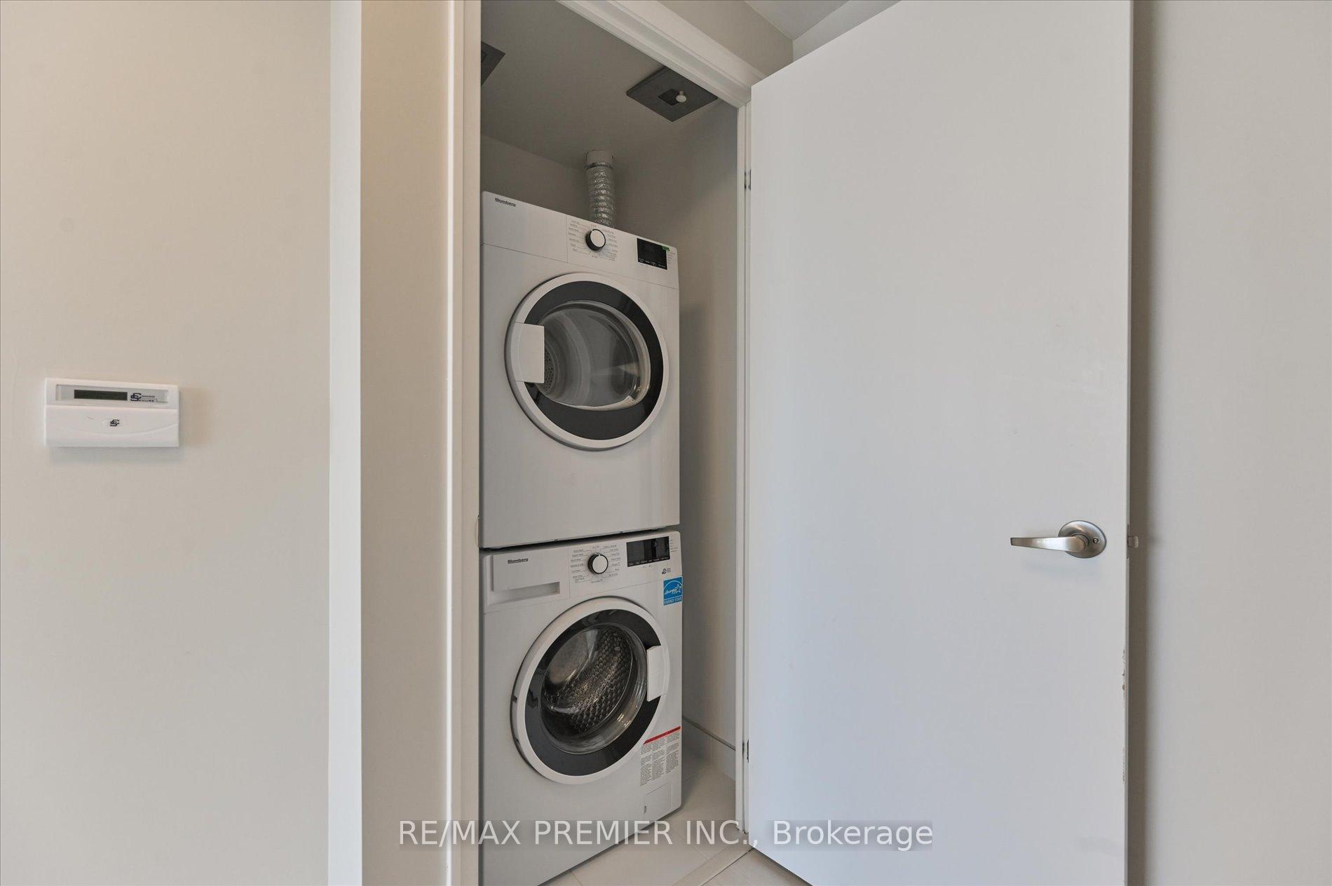 2 Bedrooms Condo at 30 Gibbs,  Toronto For sale