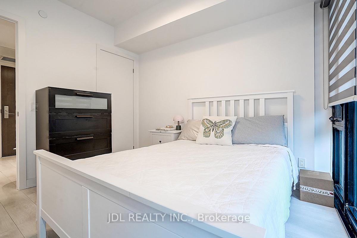 1 Bedroom Condo at 188 Cumberland, Toronto For sale