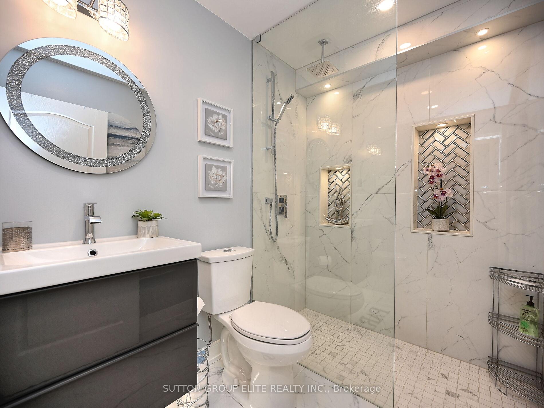 3 Bedrooms Condo at 601 Shoreline, Mississauga For sale