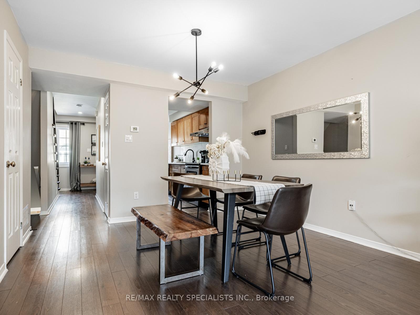 2 Bedrooms Condo at 2055 WALKERS, Burlington For sale