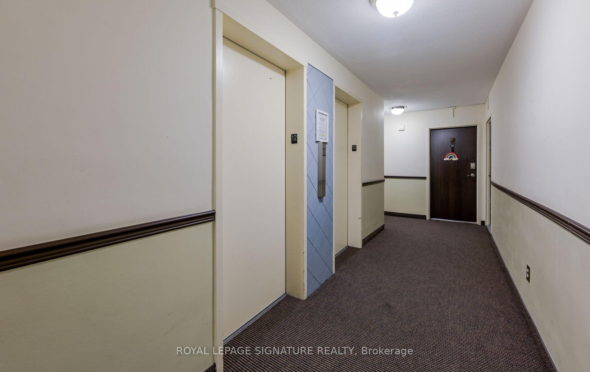 4 Bedrooms Condo at 2323 Confederation, Mississauga For sale
