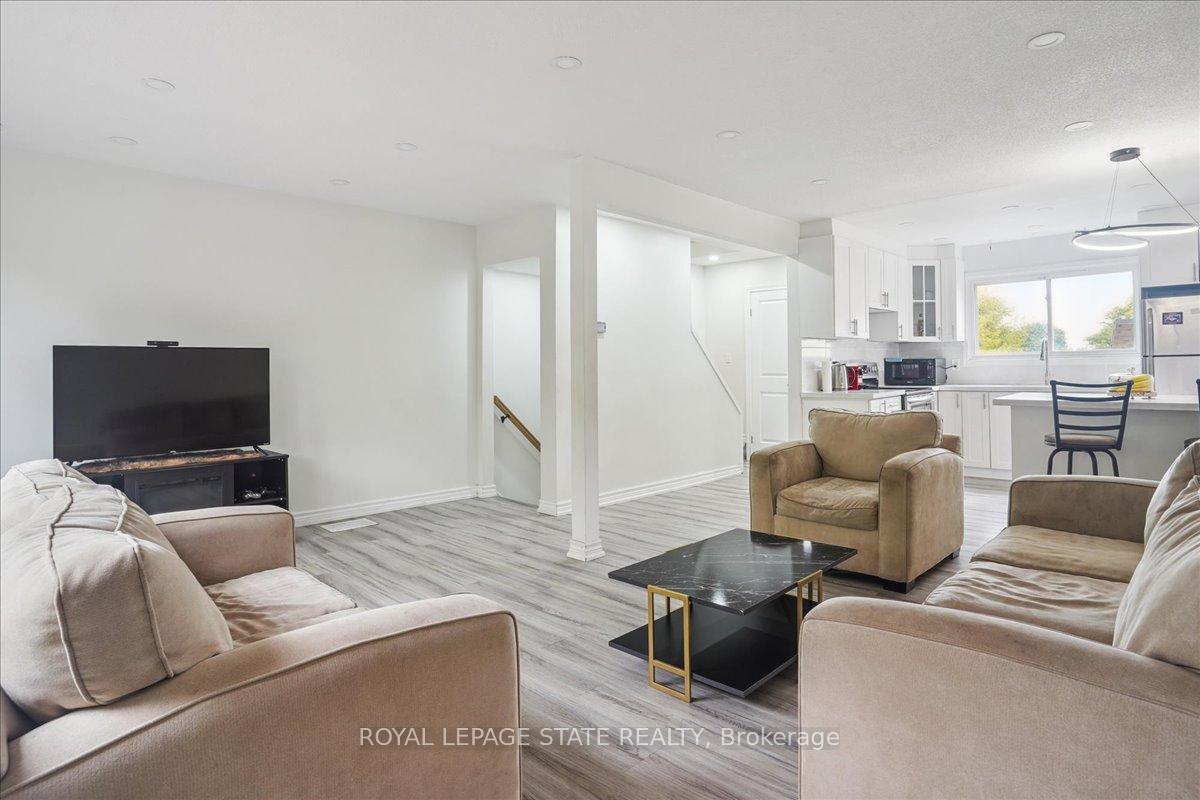 3 Bedrooms Condo at 36 Greendale,  Hamilton For sale