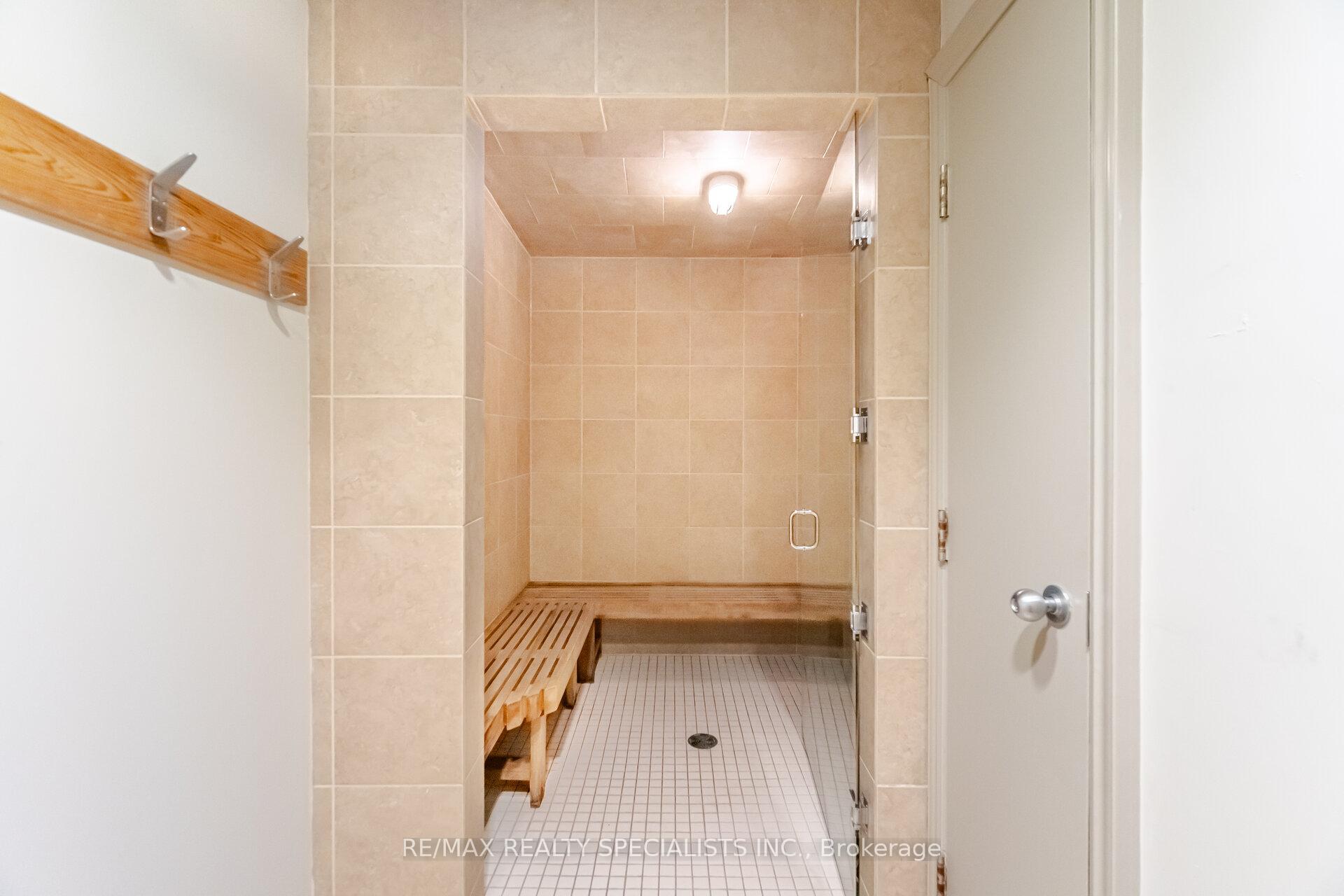 3 Bedrooms Condo at 1477 Lakeshore,  Burlington For sale