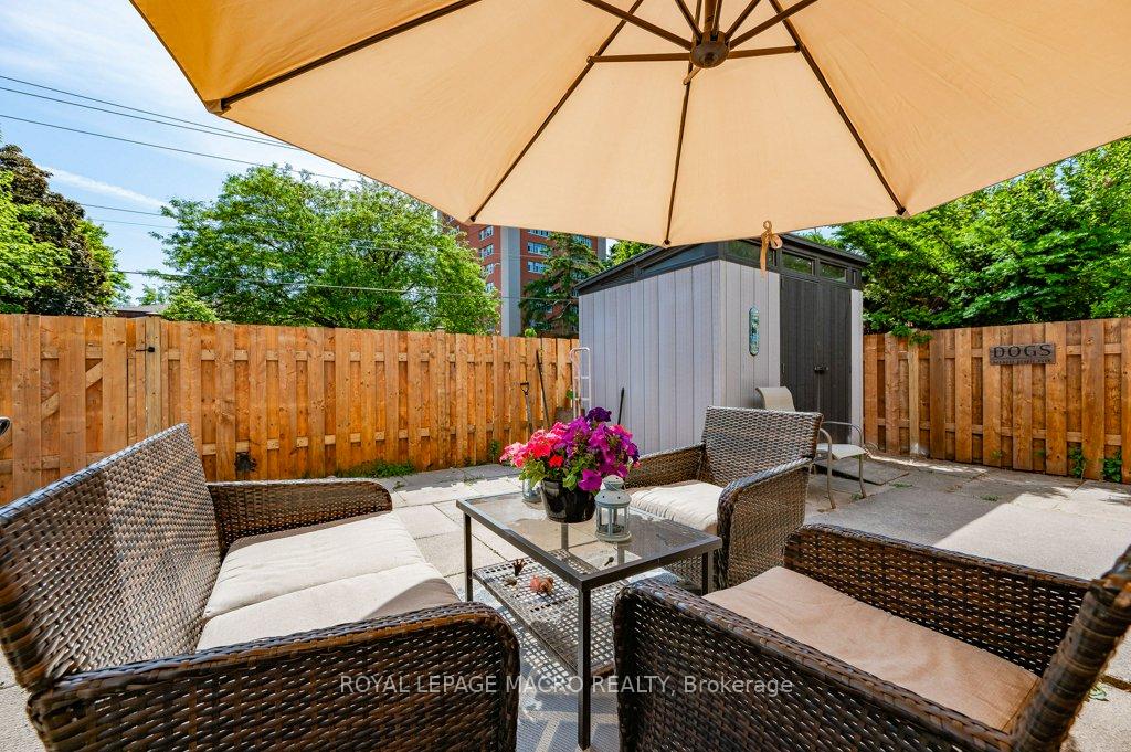 2 Bedrooms Condo at 483 Claridge, Burlington For sale
