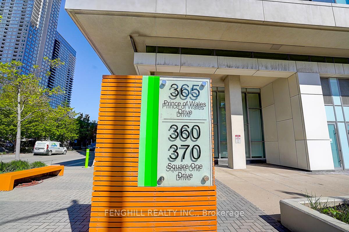 2 Bedrooms Condo at 365 Prince Of Wales, Mississauga For sale