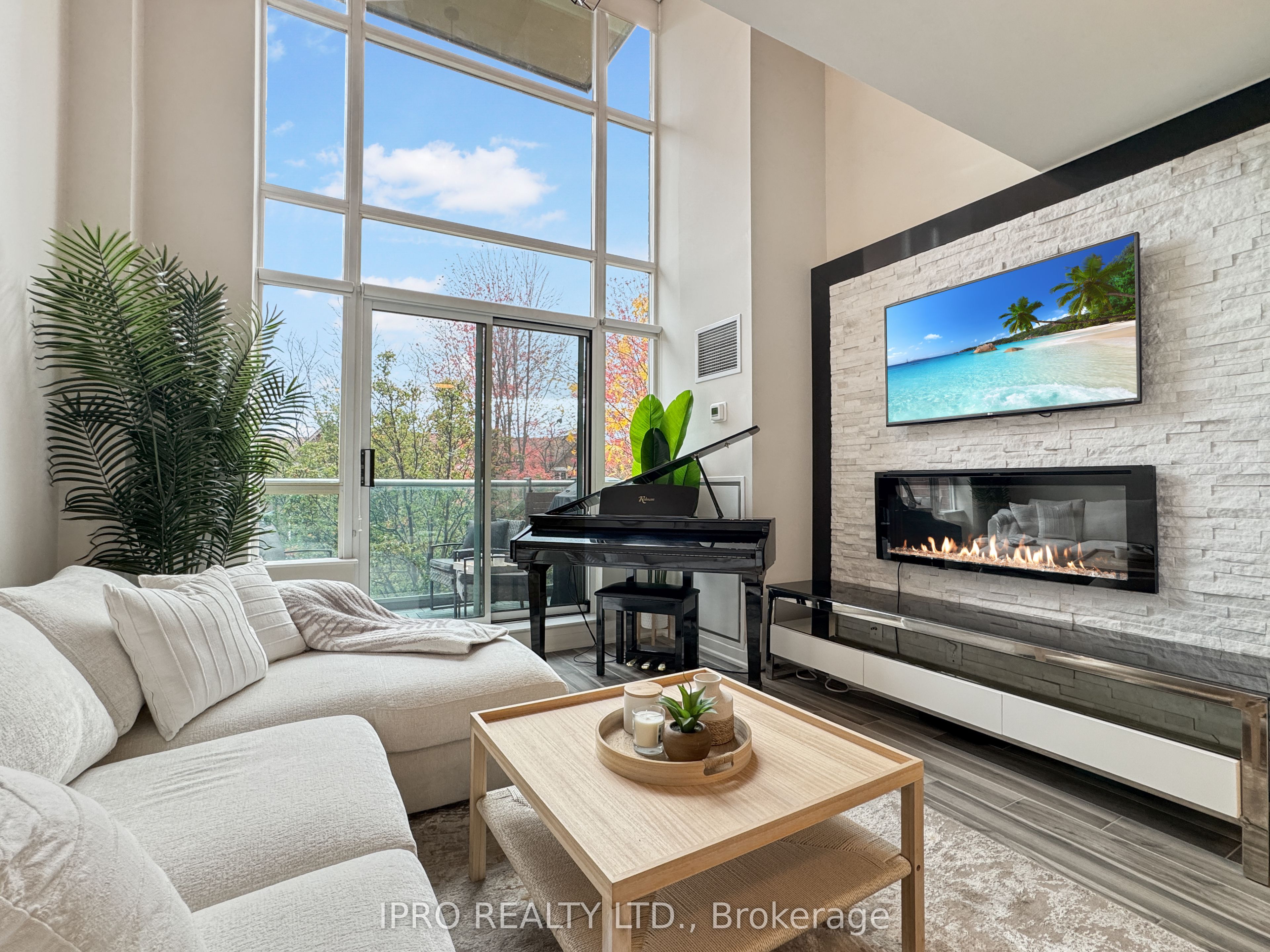 #210 - 200 Manitoba Street, Toronto, ON M8Y 3Y9