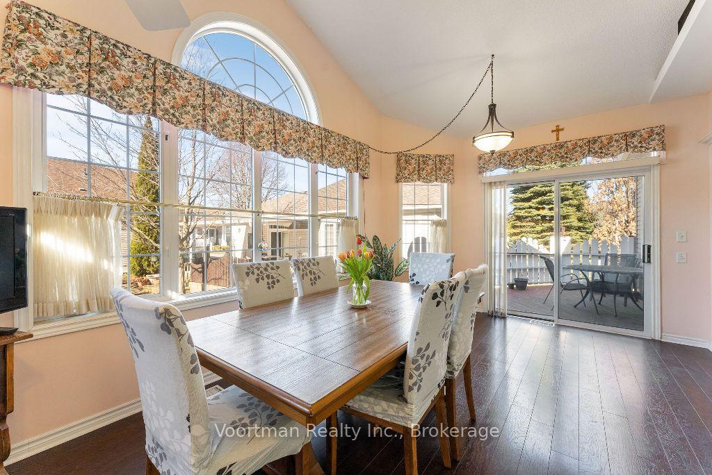 2 Bedrooms Condo at 360 Silverbirch,  Hamilton For sale