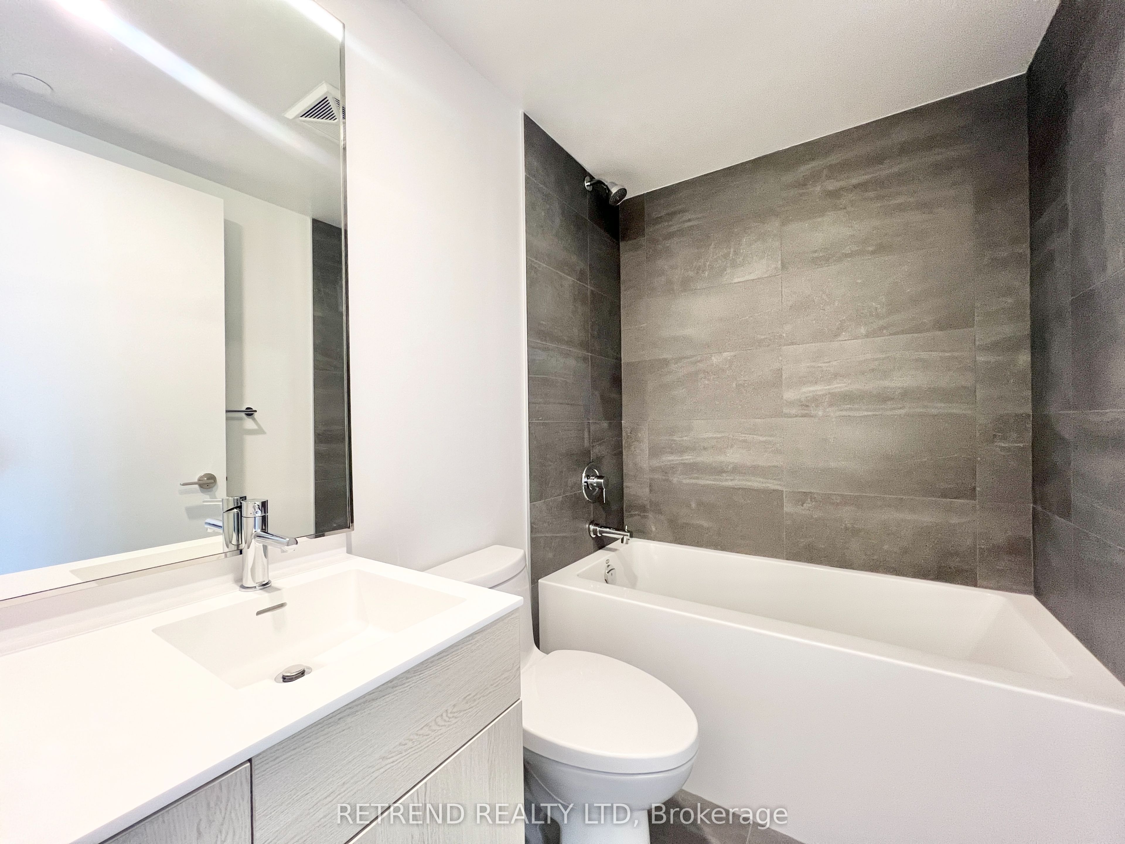 28 Eastern Avenue, #815