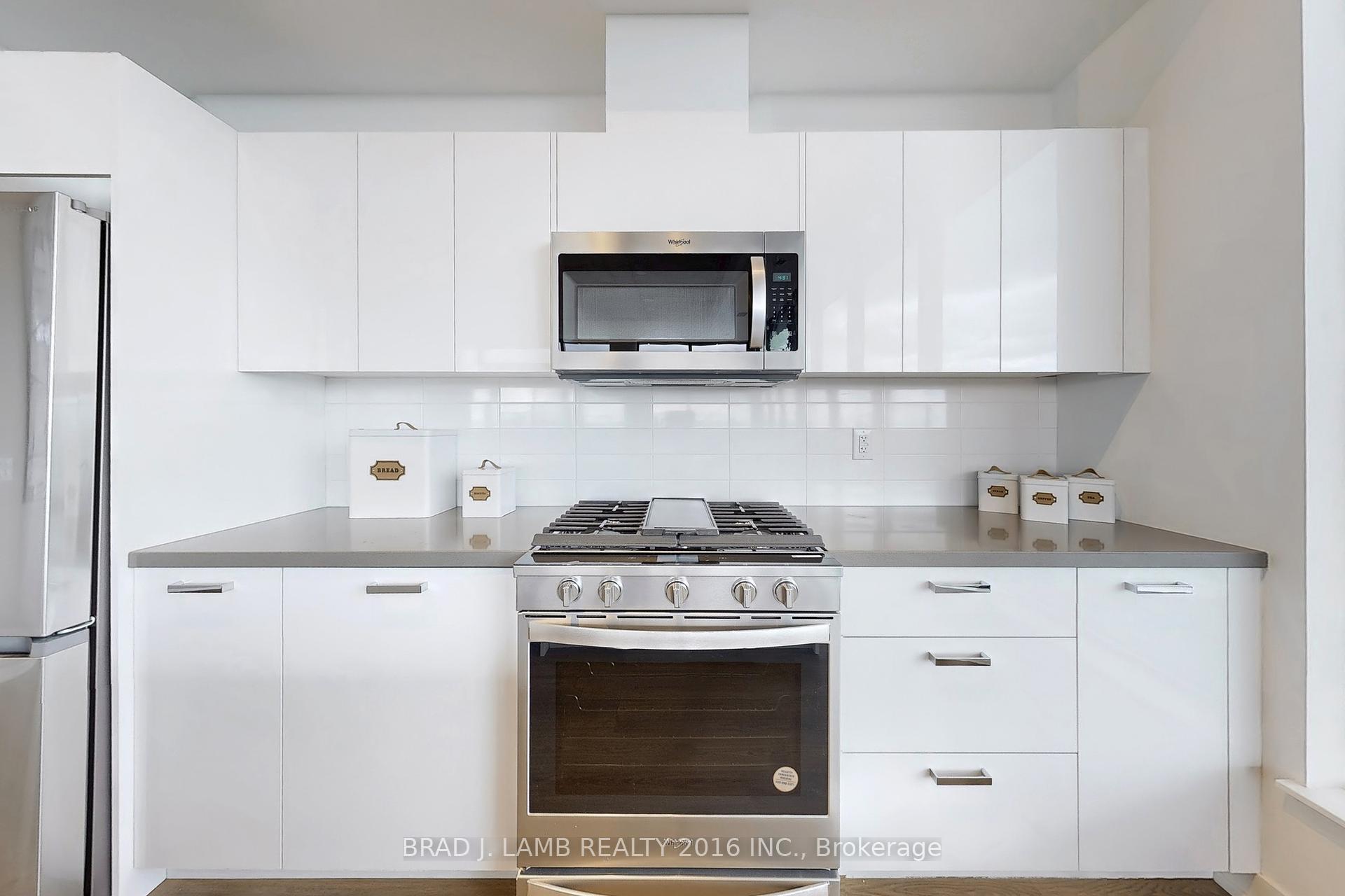 3 Bedrooms Condo at 195 McCaul, Toronto For sale