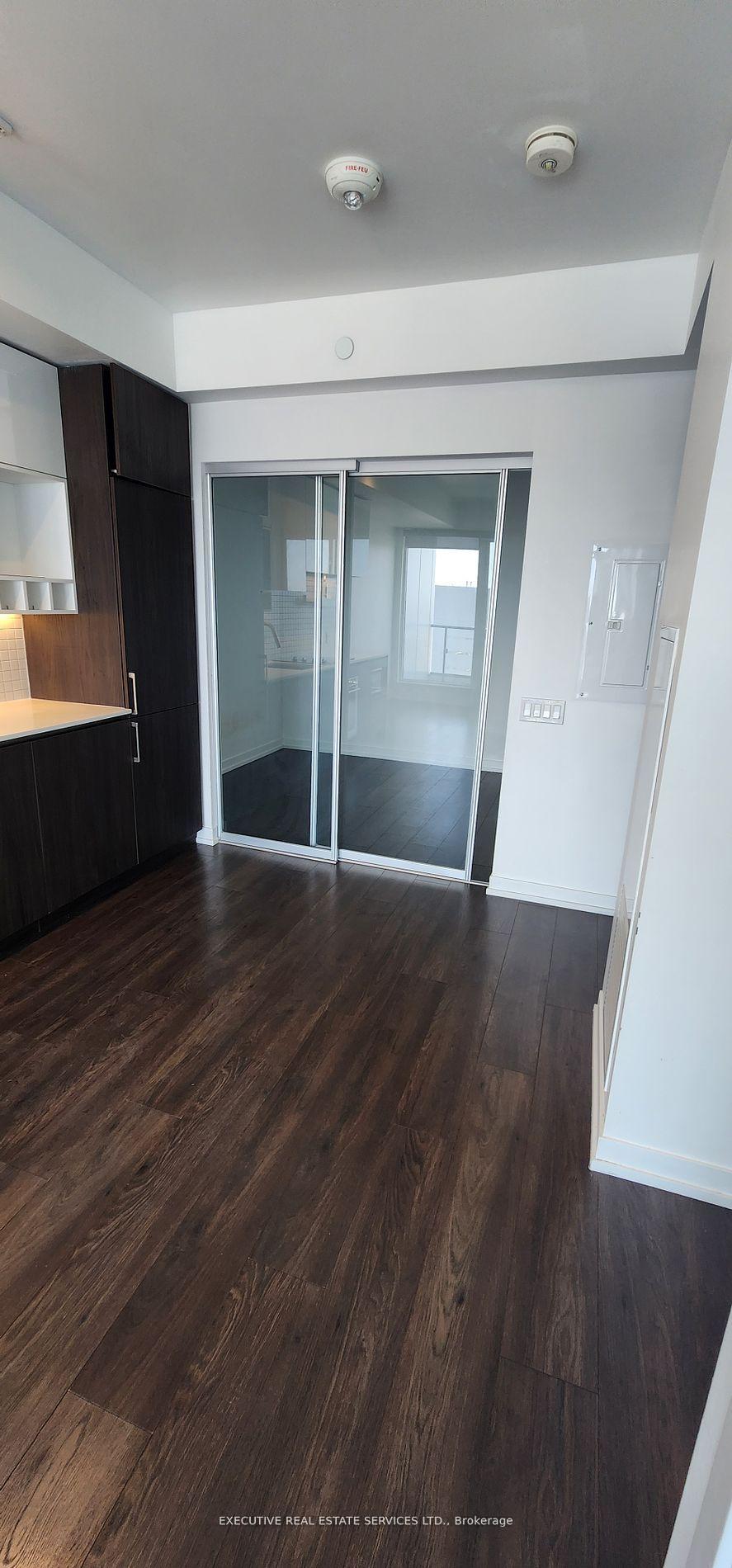 3 Bedrooms Condo at 5 Buttermill, Vaughan For sale