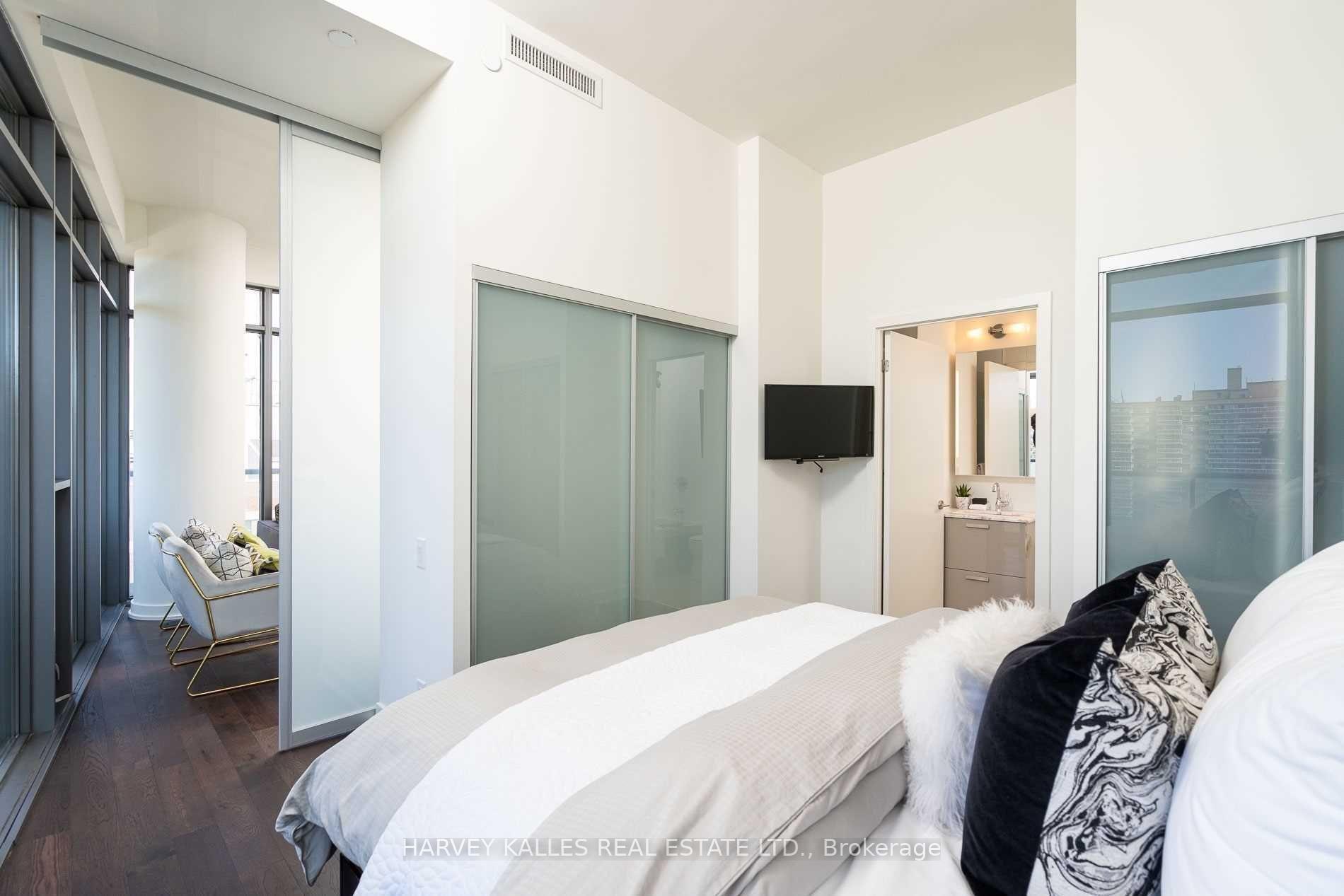 2 Bedrooms Condo at 1815 Yonge, Toronto For sale