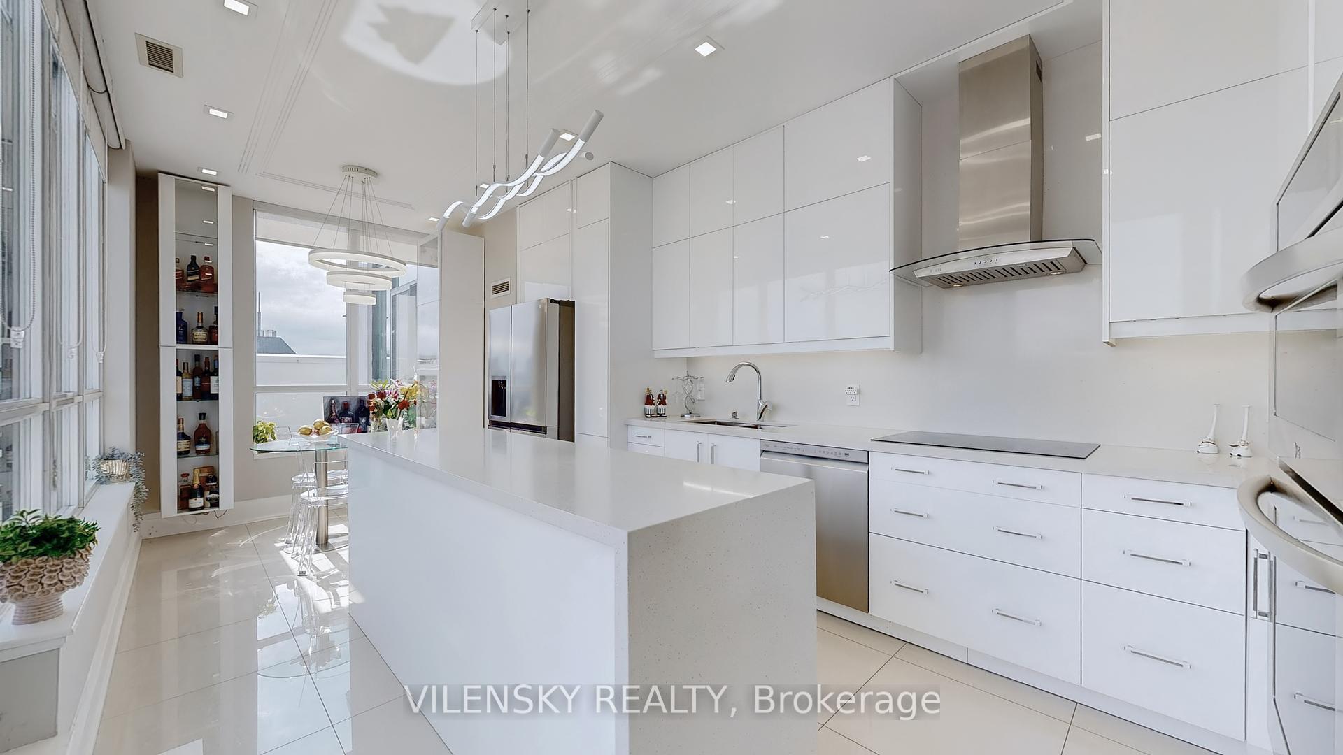 3 Bedrooms Condo at 20 North Park, Vaughan For sale