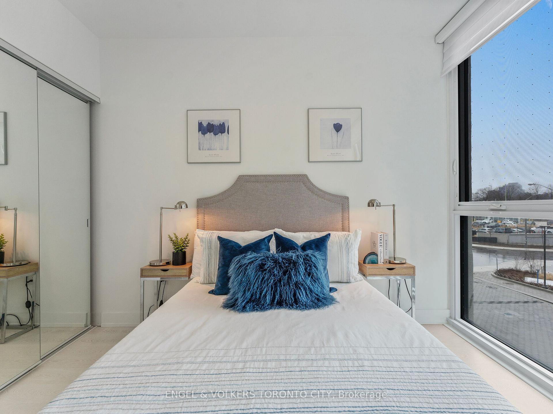 4 Bedrooms Condo at 30 Inn On The Park, Toronto For sale