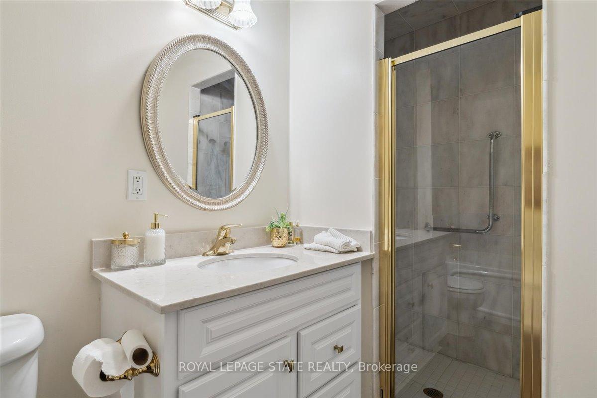 2 Bedrooms Condo at 442 Maple, Burlington For sale