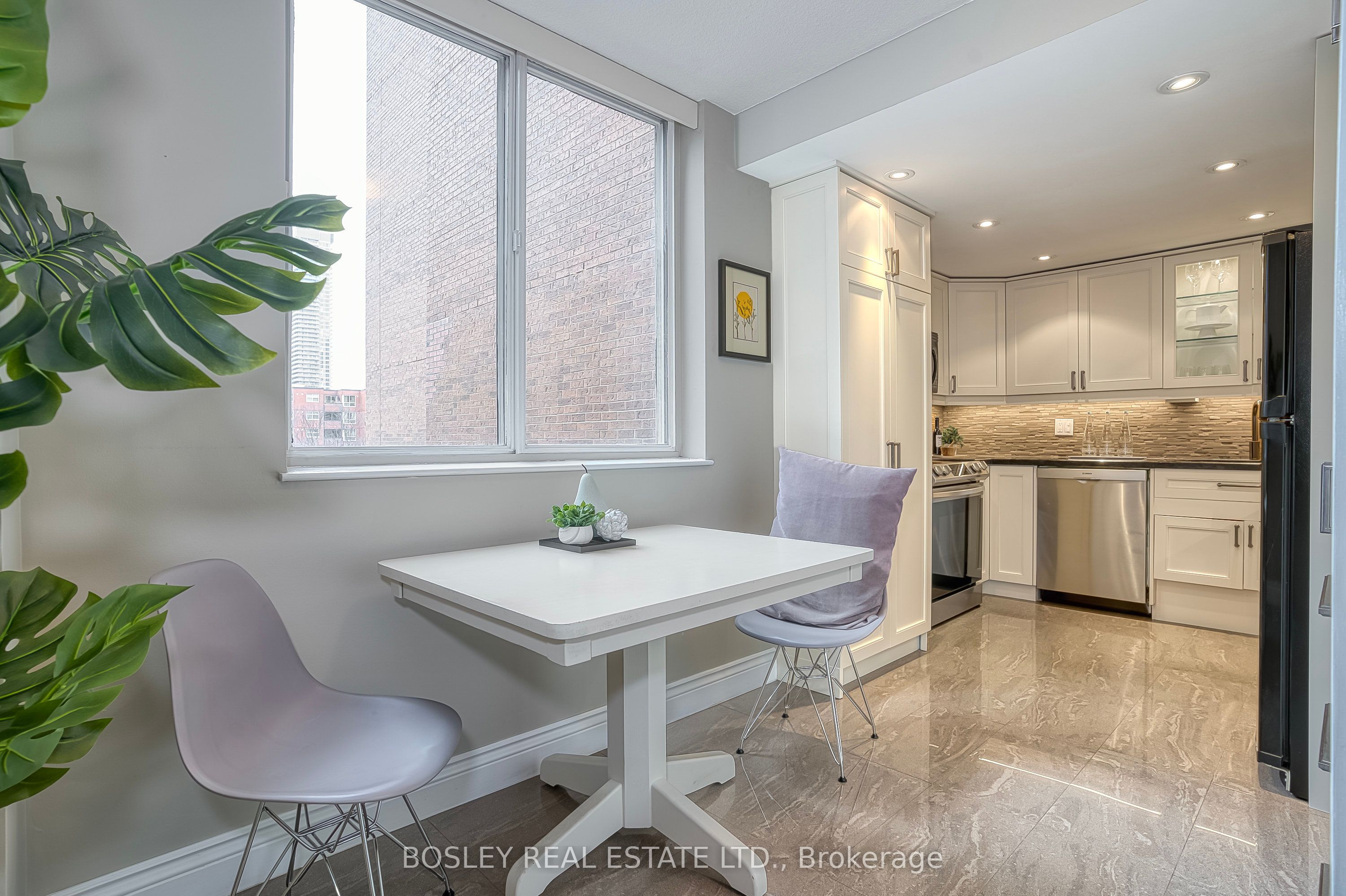 135 George Street S, #402