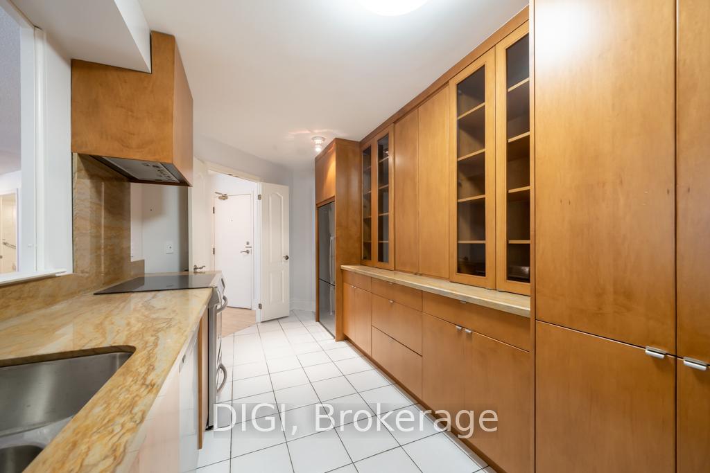 3 Bedrooms Condo at 75 York Mills, Toronto For sale