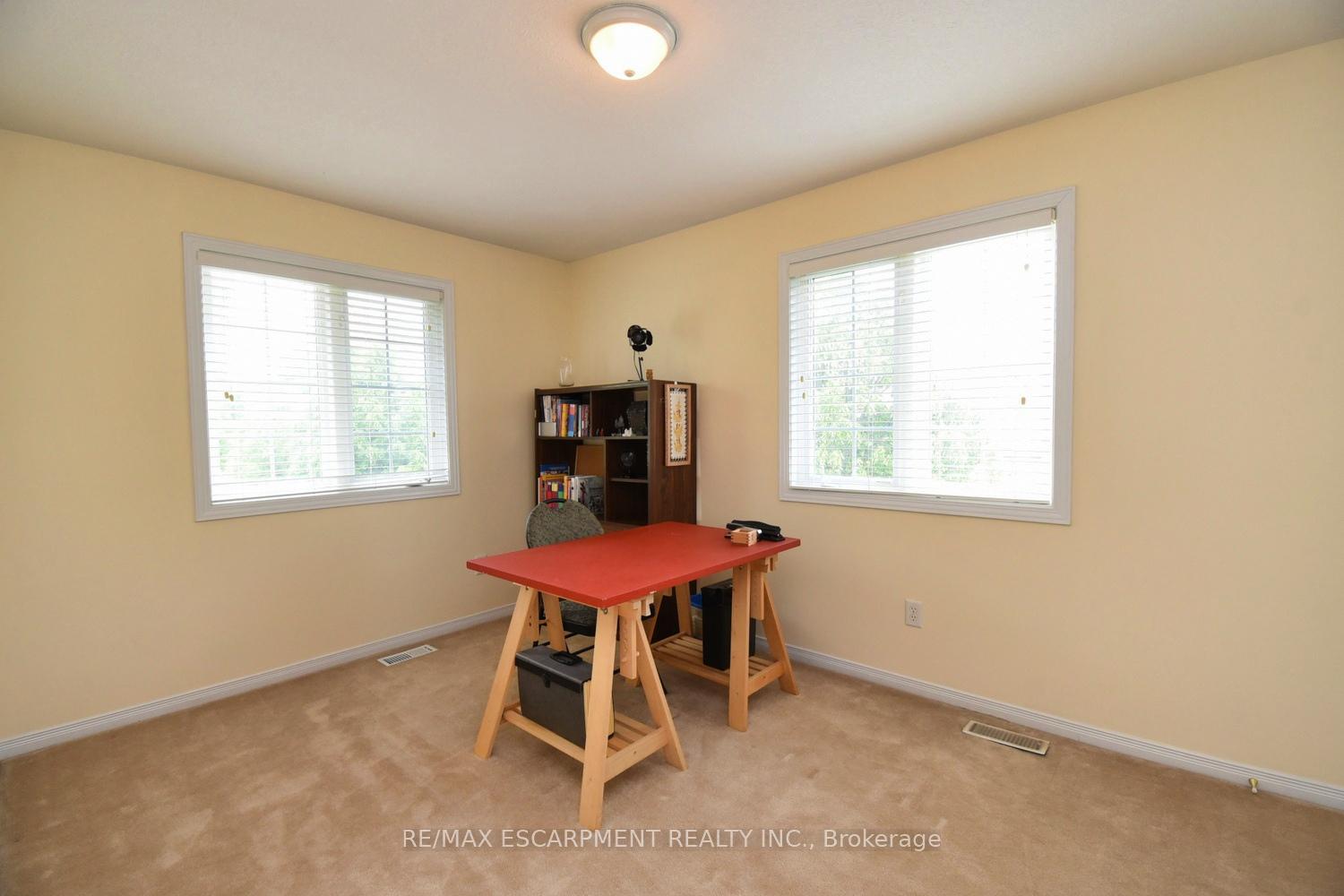 3 Bedrooms Condo at 7 Southside, Hamilton For sale