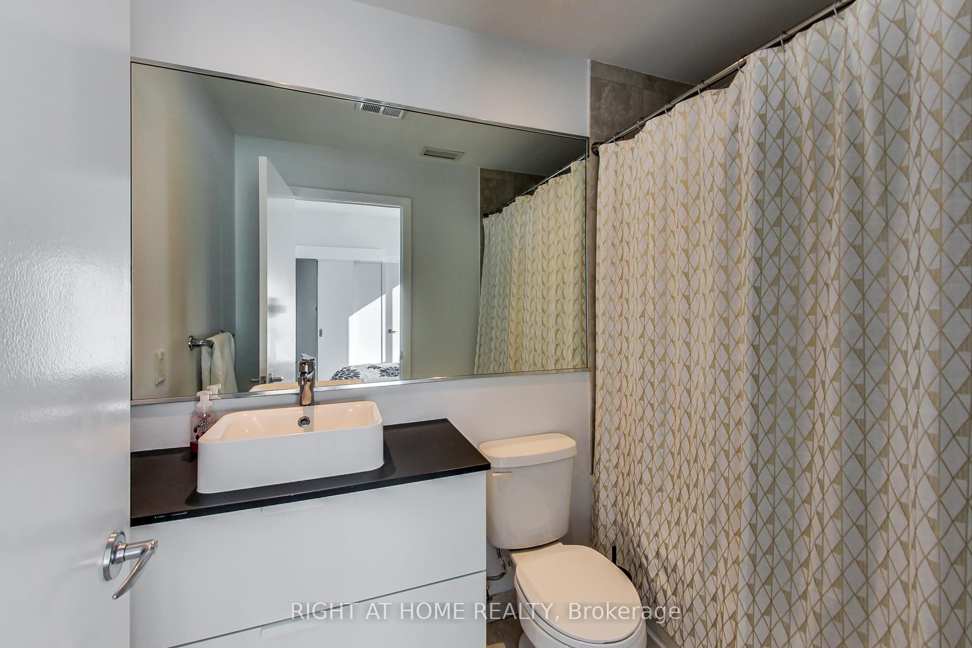 8 York Street W, #3102