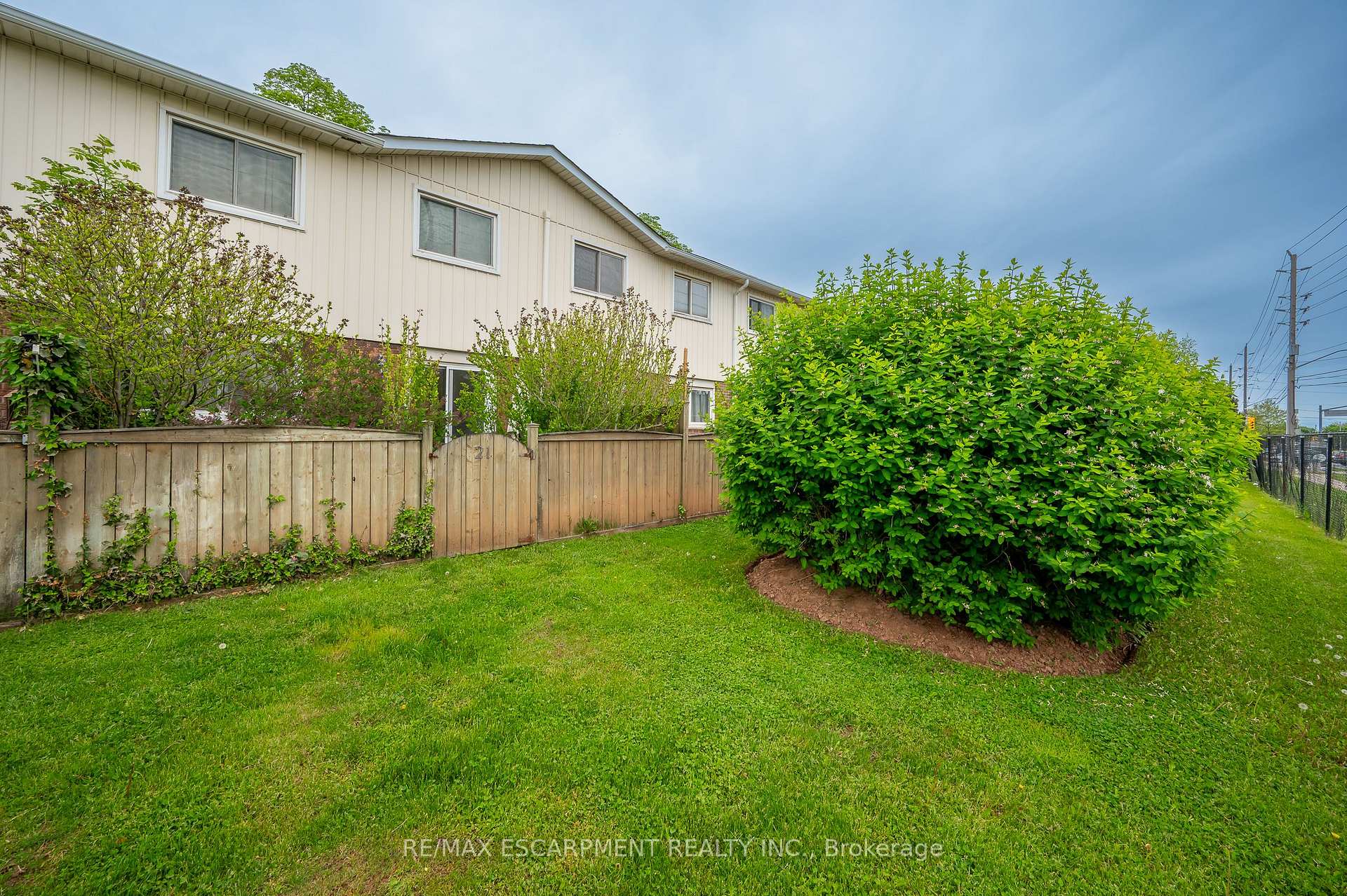 3 Bedrooms Condo at 5017 Pinedale, Burlington For sale