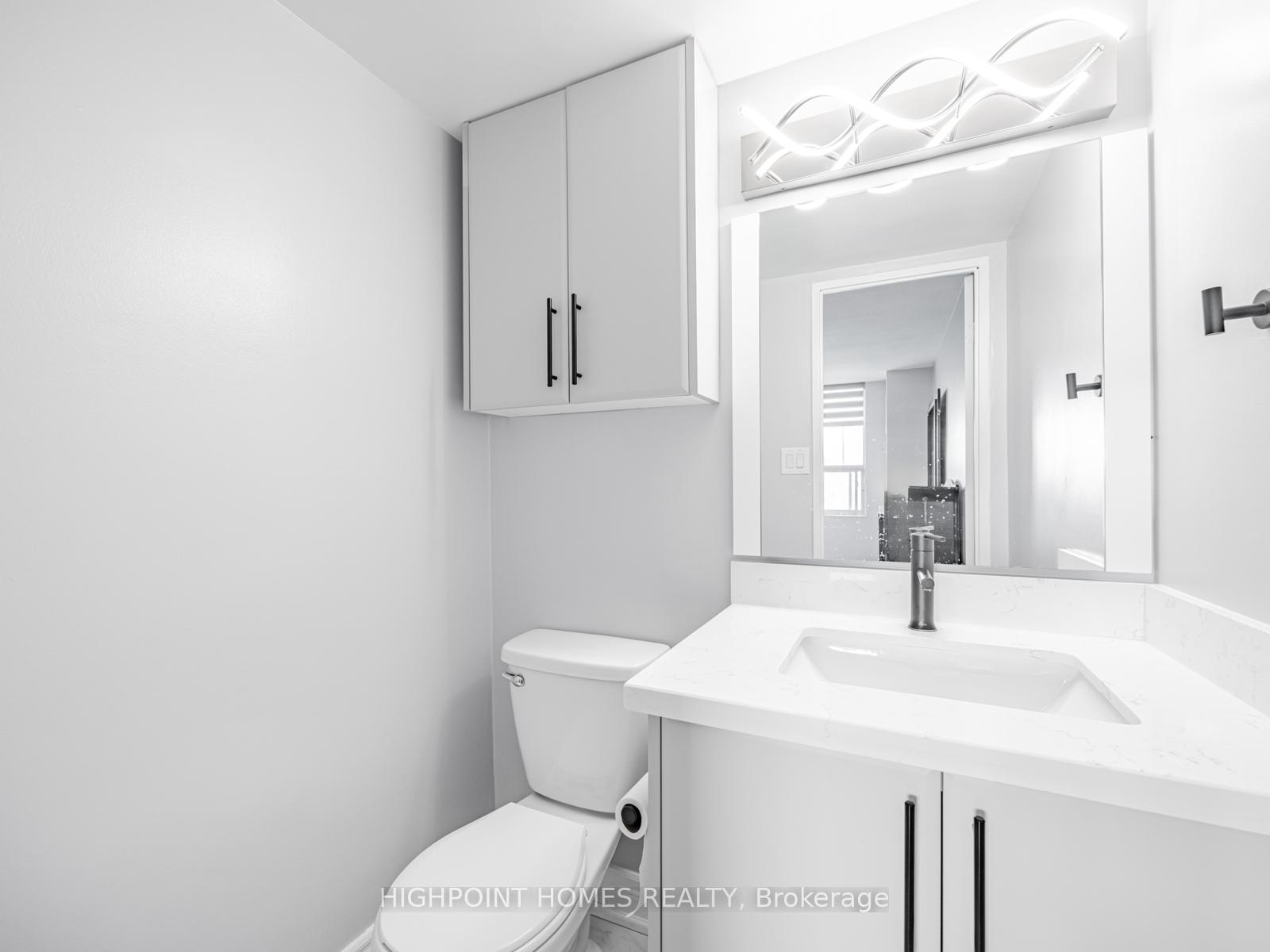 3 Bedrooms Condo at 10 Edgecliff, Toronto For sale