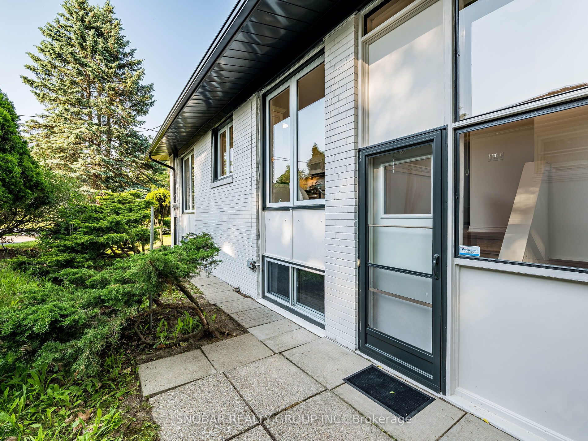 3208 Flynn Crescent