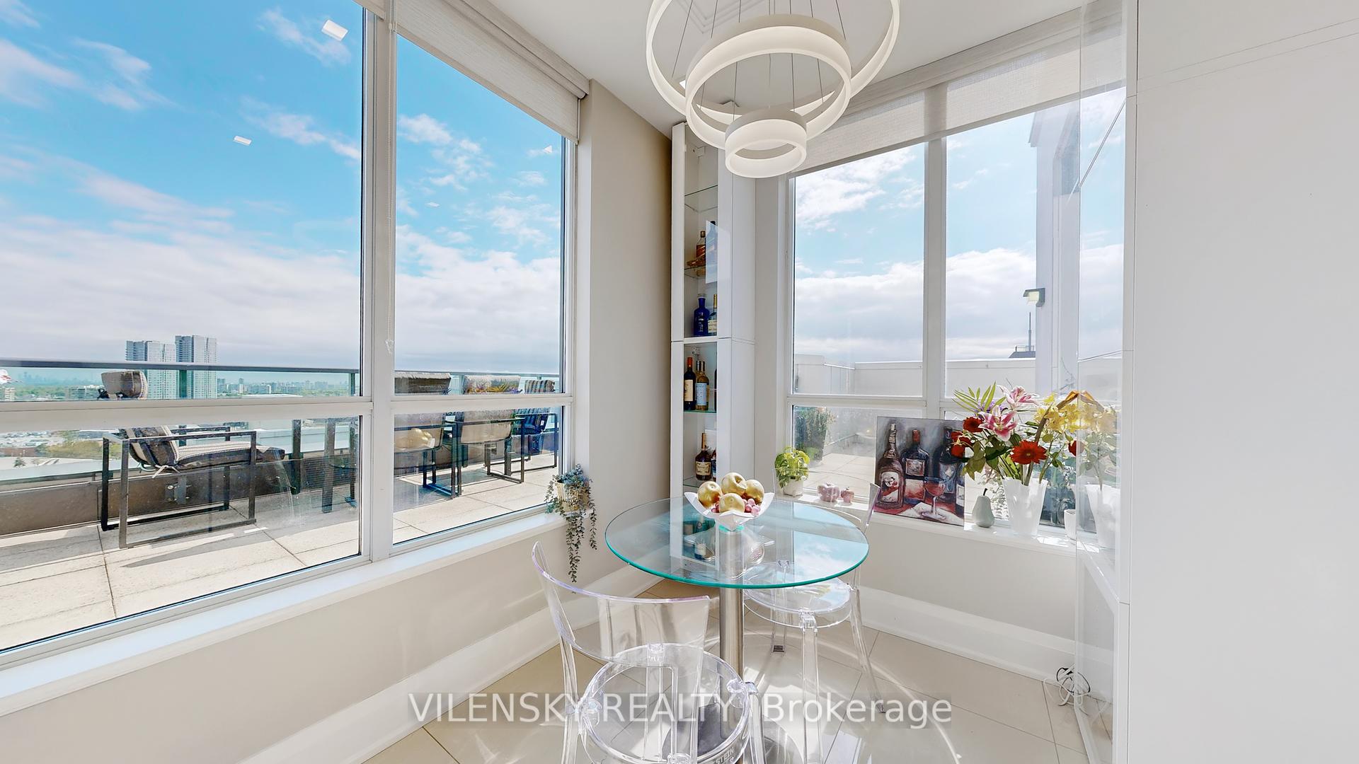 3 Bedrooms Condo at 20 North Park, Vaughan For sale