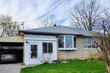 138 Longford Drive, Newmarket, ON L3Y 2Y5