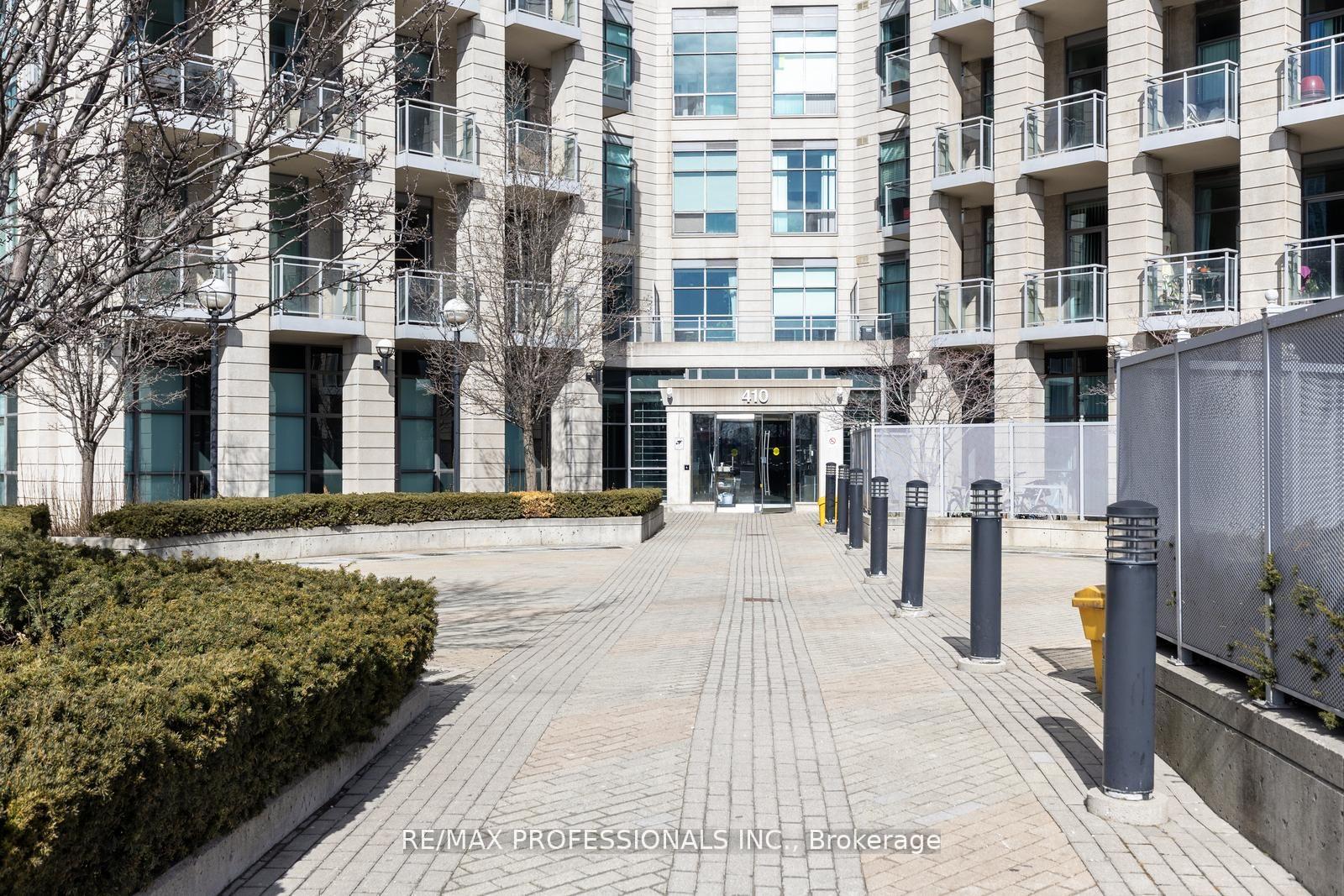 2 Bedrooms Condo at 410 Queens,  Toronto For sale