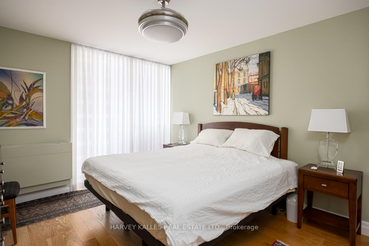 3 Bedrooms Condo at 33 Harbour, Toronto For sale