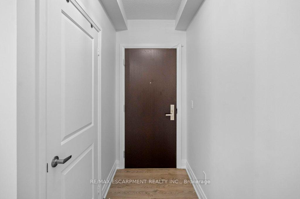 2 Bedrooms Condo at 55 Speers, Oakville For sale