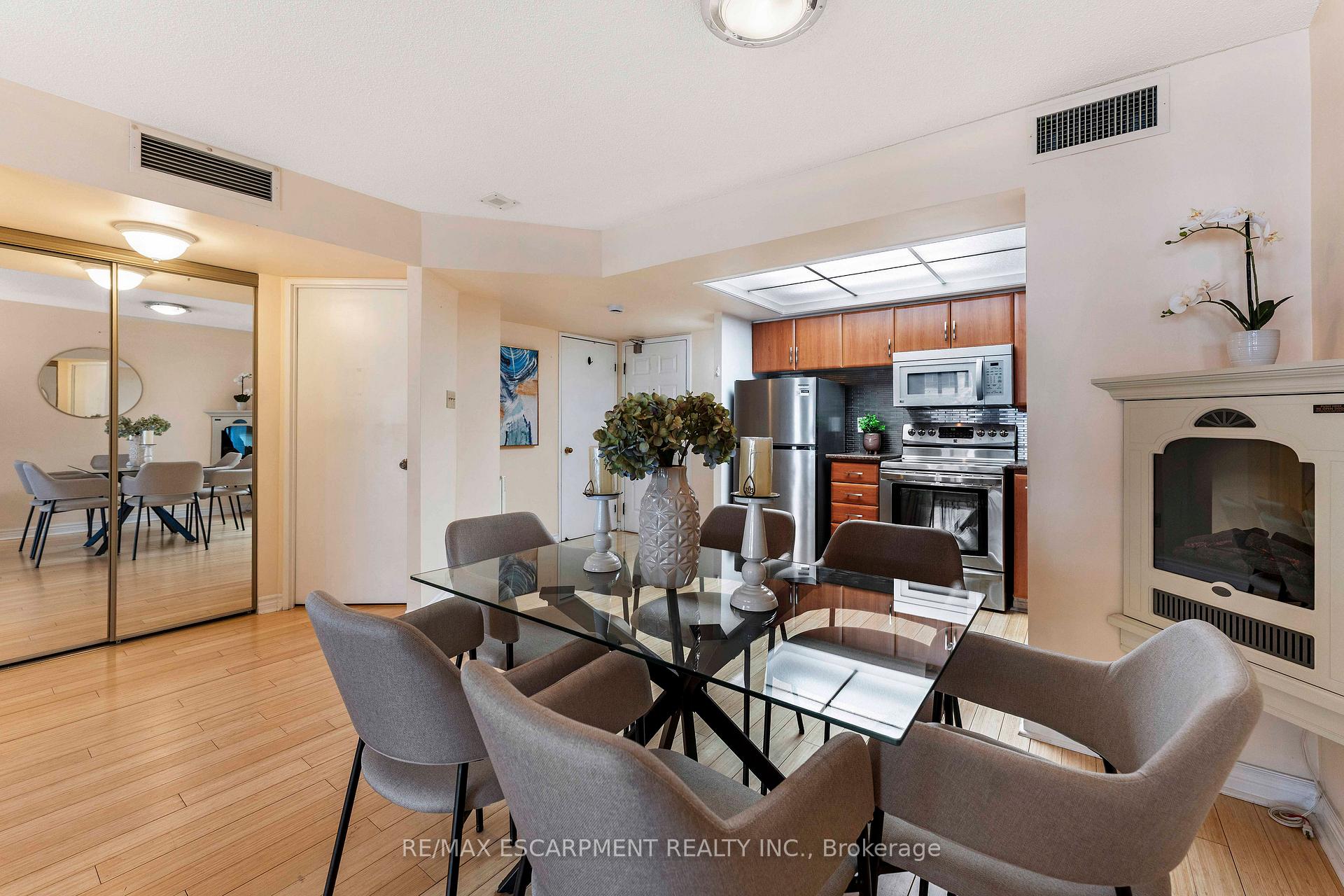3 Bedrooms Condo at 65 Scadding, Toronto For sale