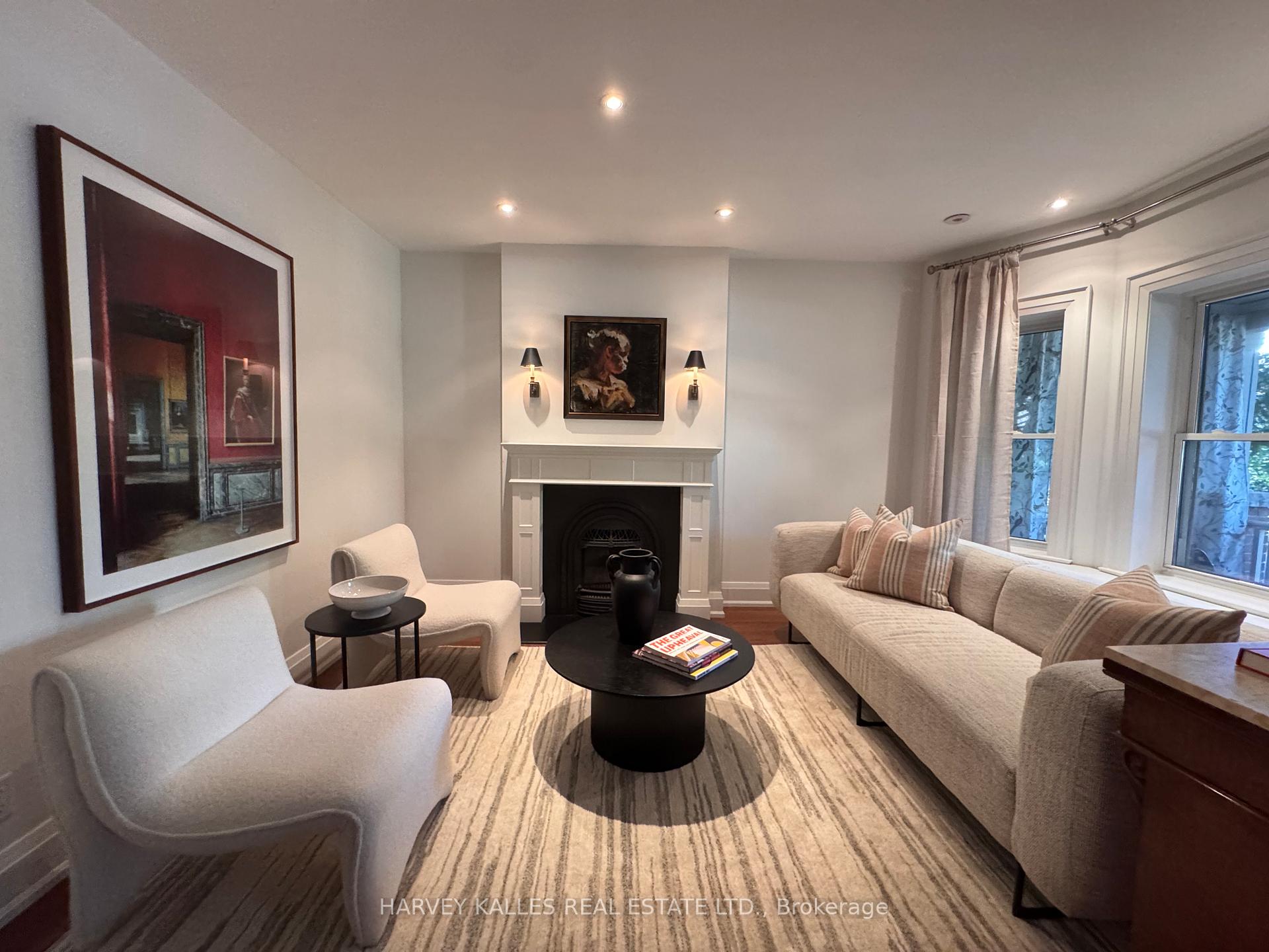 8 Edgewood Crescent
