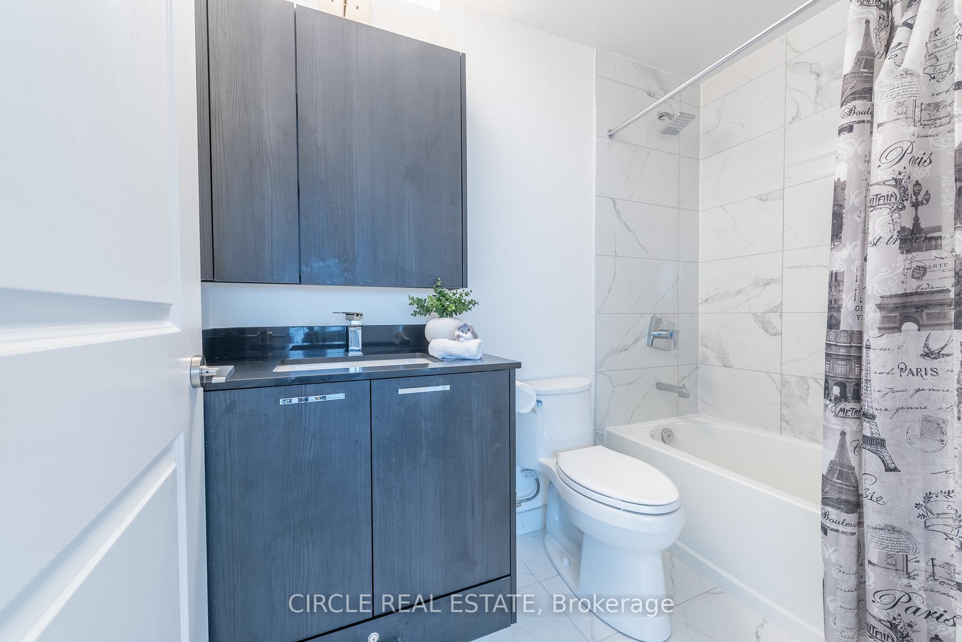 2 Bedrooms Condo at 120 Eagle Rock,  Vaughan For sale