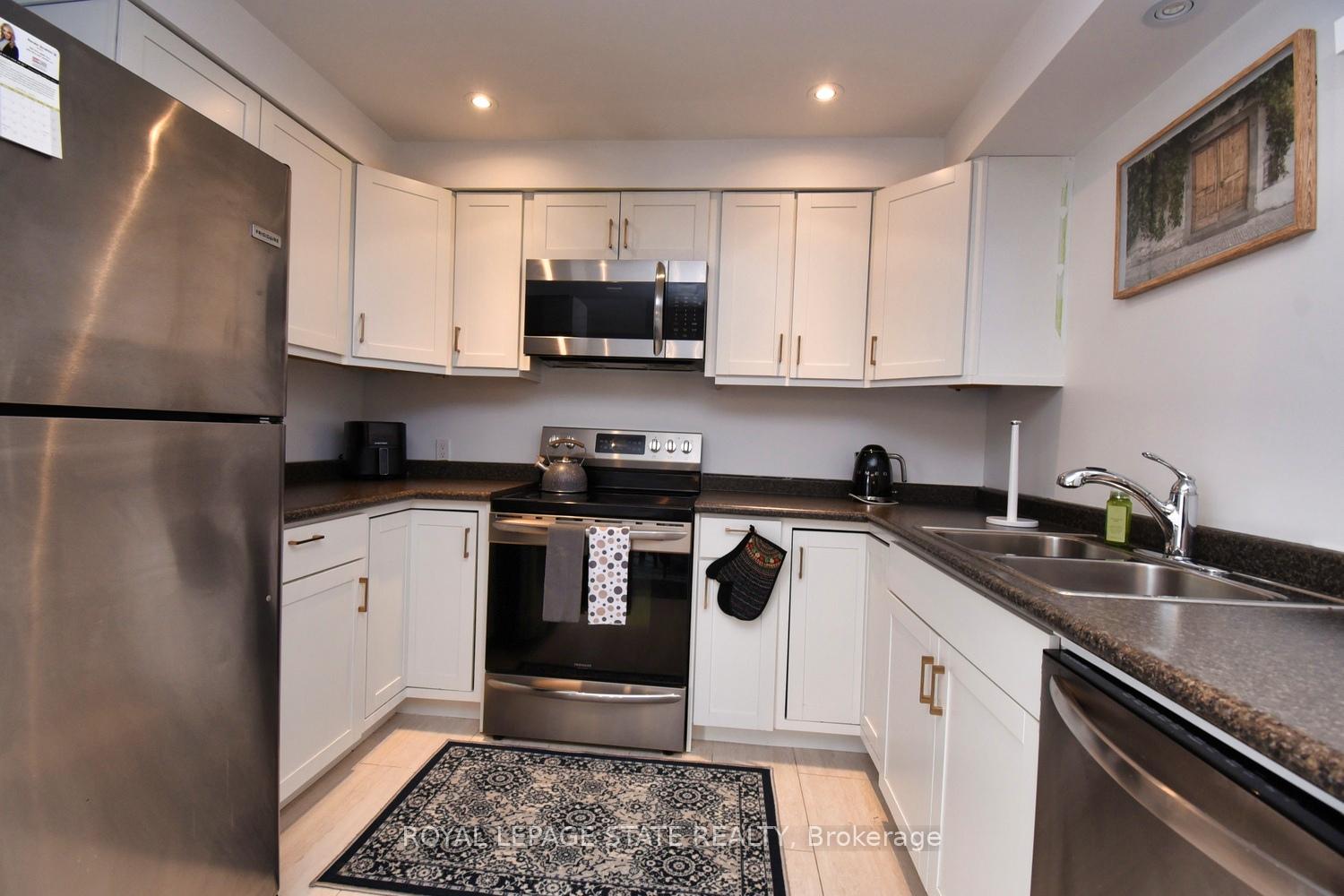 3 Bedrooms Condo at 1255 Upper Gage,  Hamilton For sale