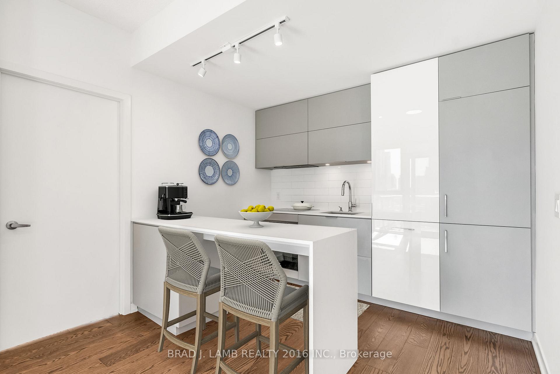2 Bedrooms Condo at 20 Richardson, Toronto For sale