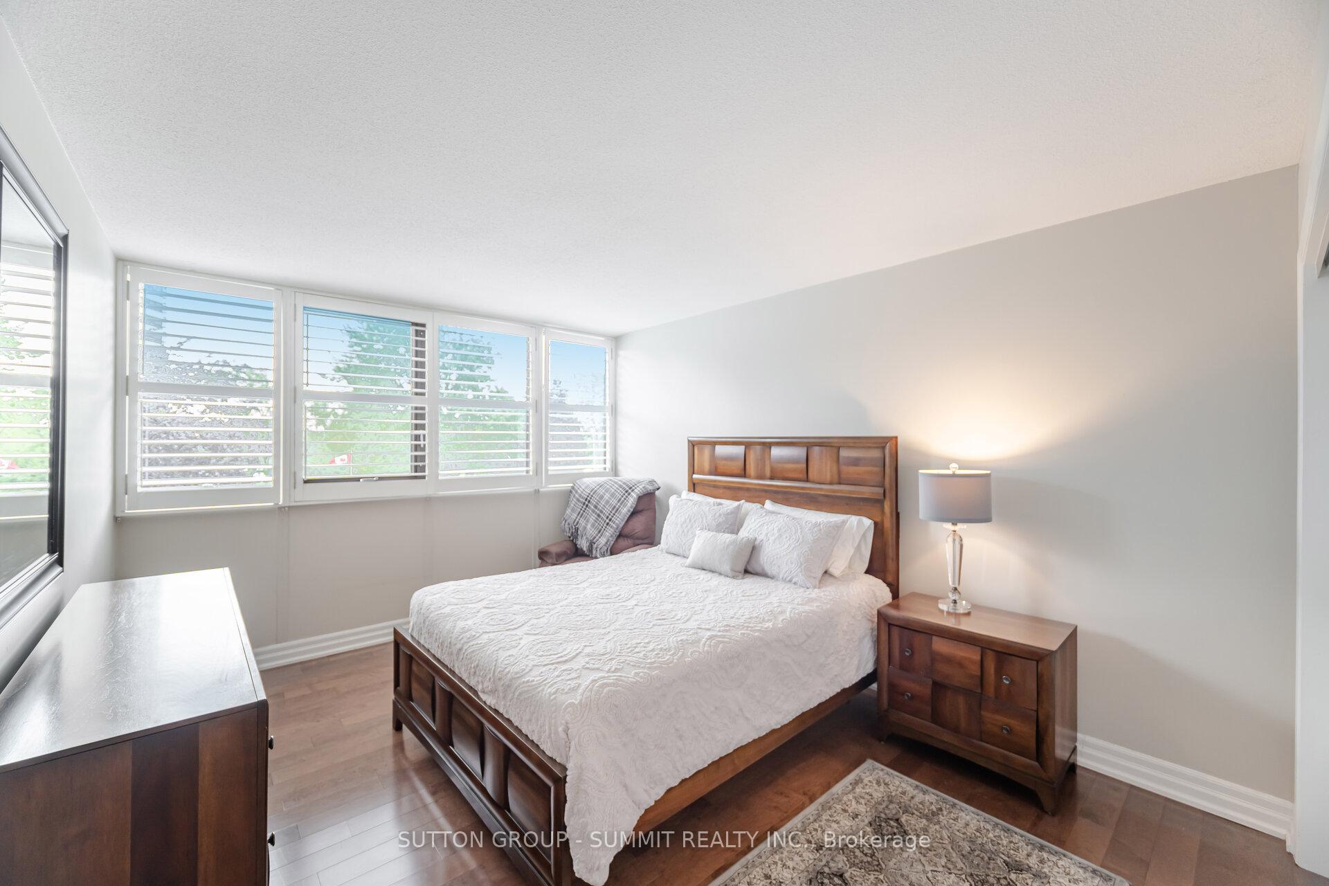 3 Bedrooms Condo at 1333 Bloor, Mississauga For sale